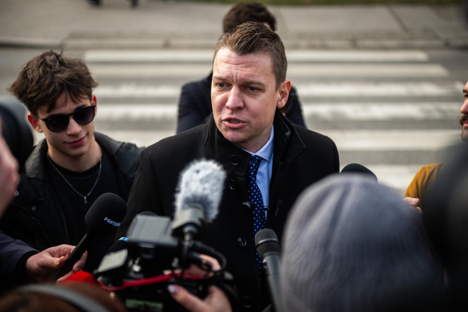 Menczer Tamás a politikai jövőjét továbbra is Orbán Viktor mellett képzeli el