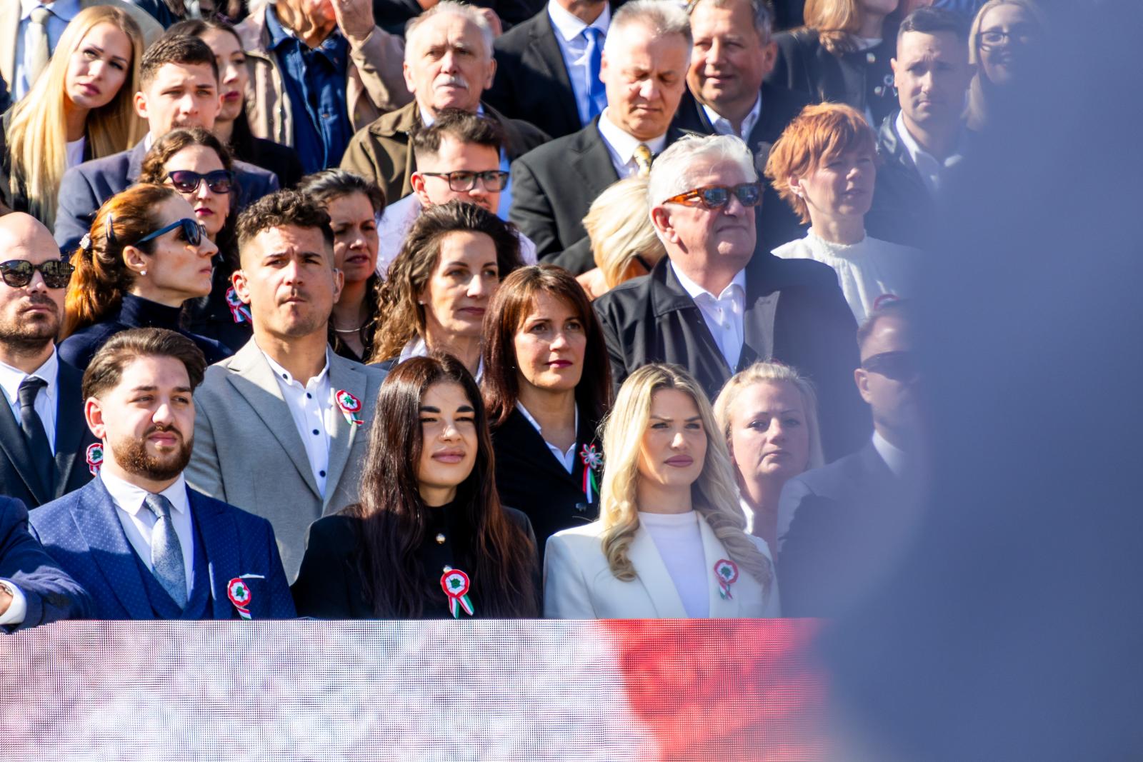 Összekarcolták Gáspár Evelin autóját