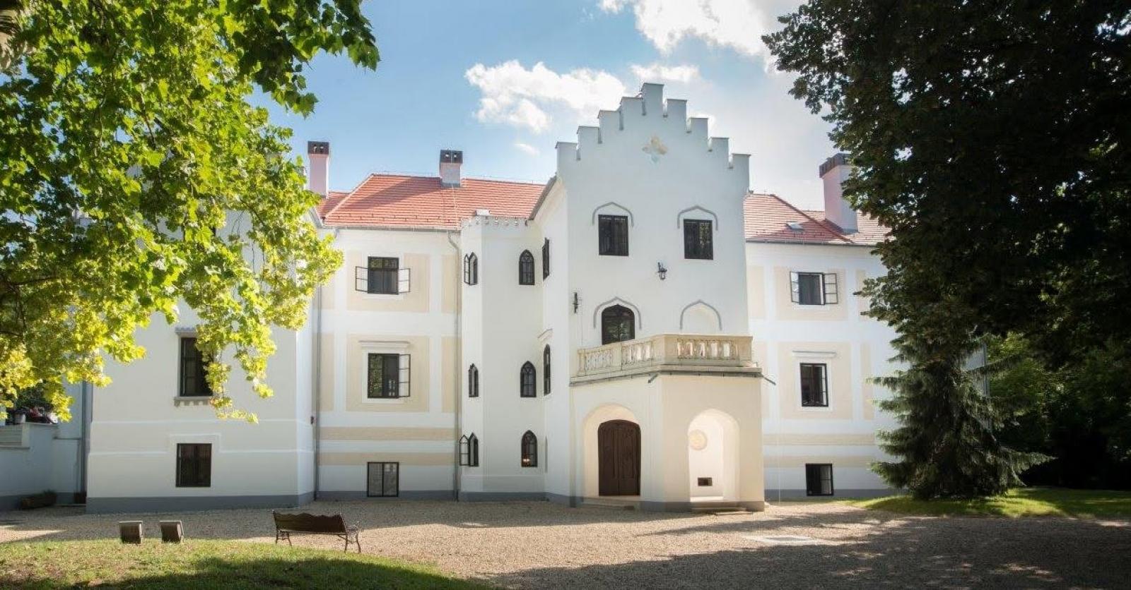 A presztízs a legnagyobb mecénás: mi tarthatja életben az alkotóházakat?