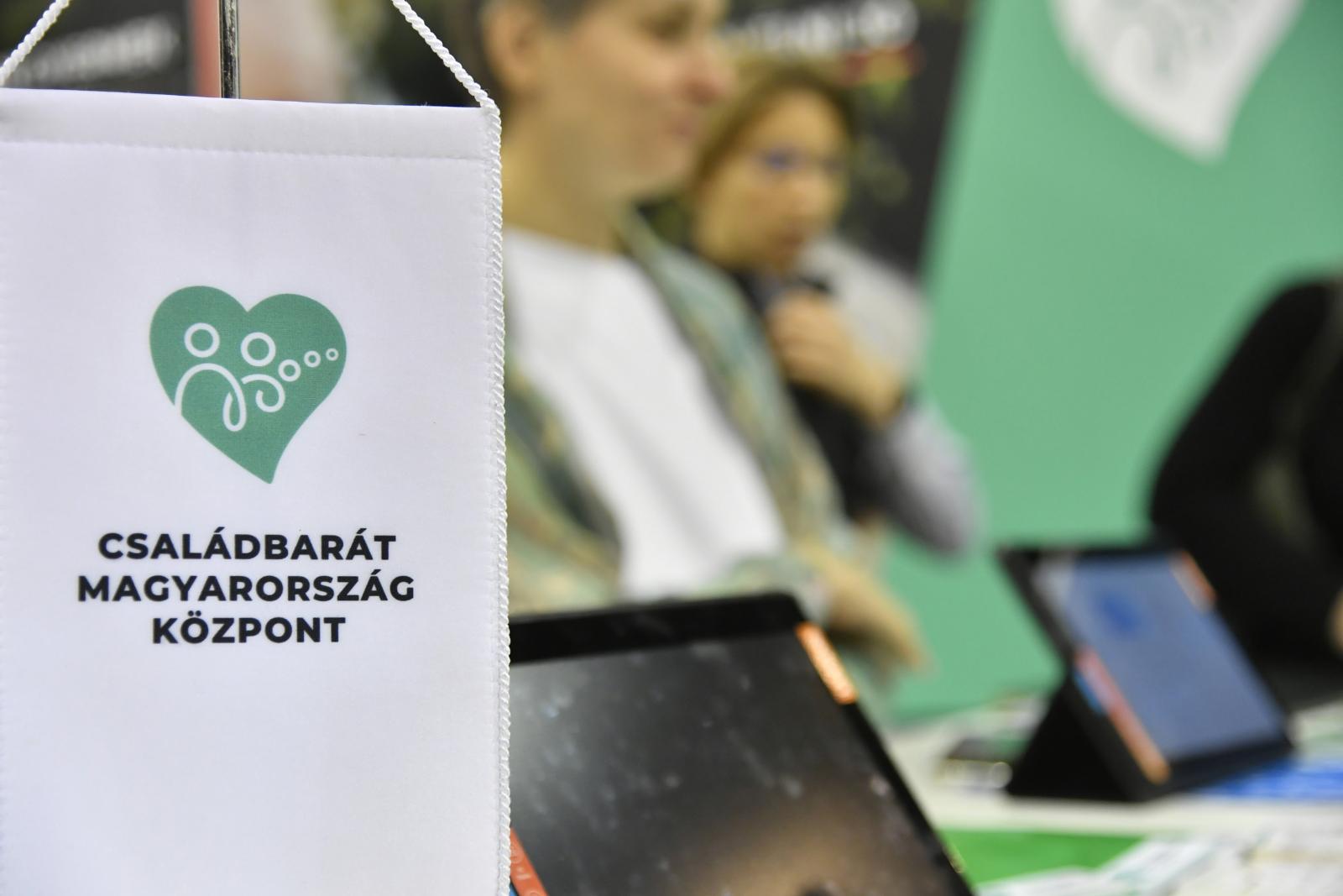Házkutatást tartott a Családbarát Magyarország Központnál a NAV