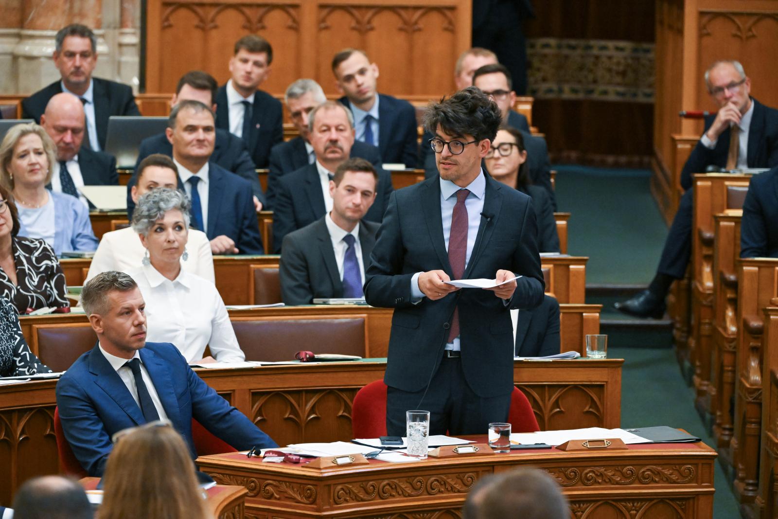 „Az éveken át migránsokkal riogató Orbán-kormány nem magyar munkavállalókkal tervezte feltölteni a BYD-s álláshelyeket, hanem harmadik országbeliekkel”