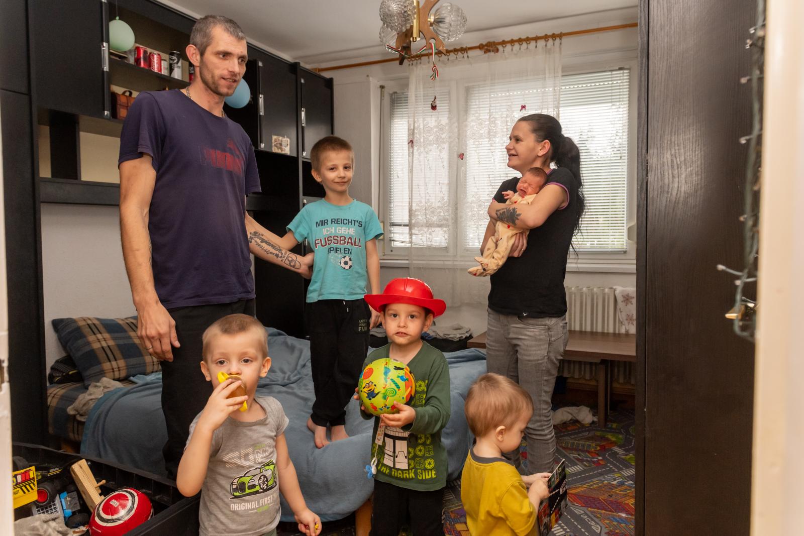A család a társadalom legősibb közössége. Nem az állam hozta létre, ezért az állam nem is sajátíthatja ki, és nem határozhatja meg egyetlen kizárólagos modelljét