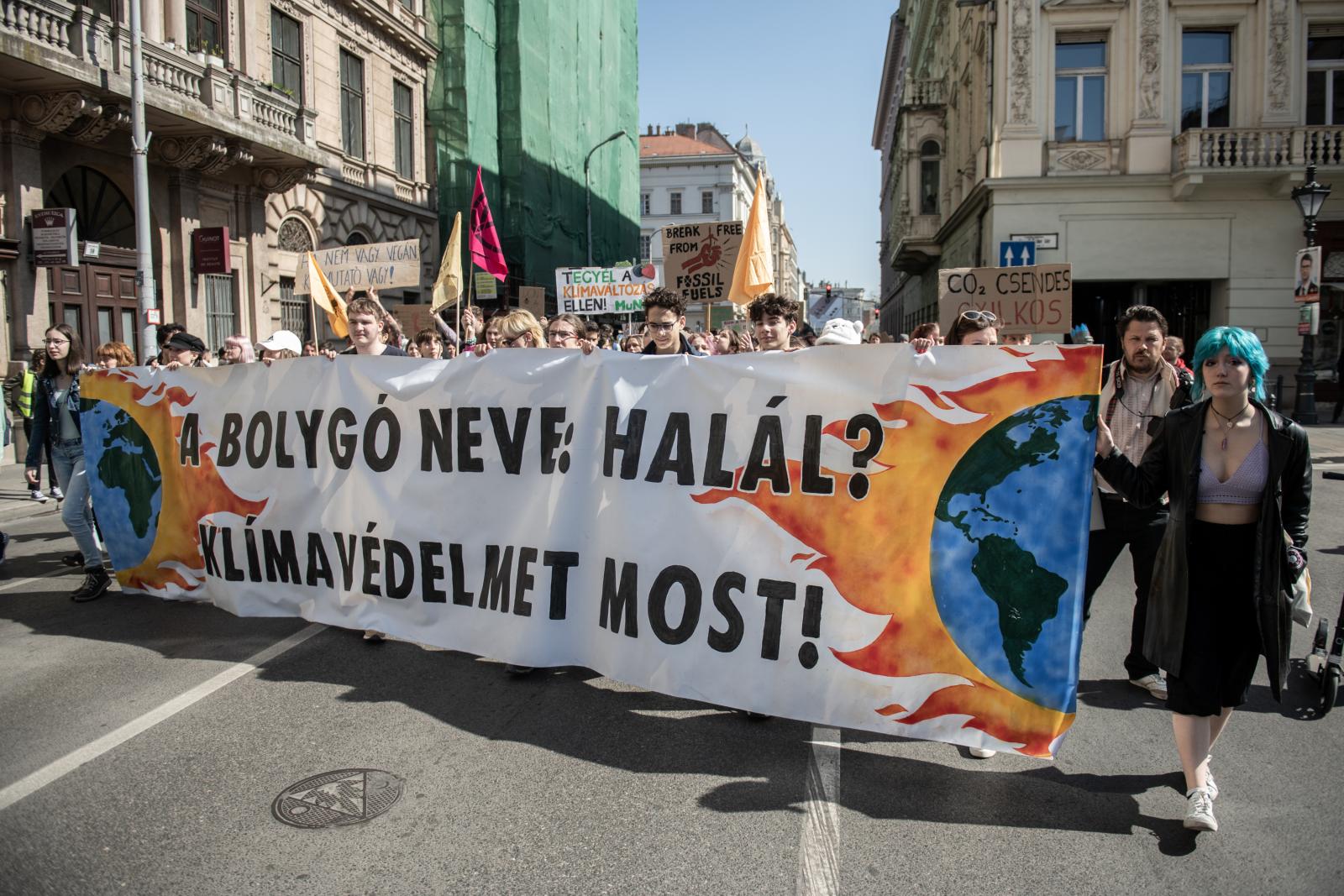 Haldoklunk, de különben jól vagyunk – A civilek már odatették magukat a klímatörvény megalkotása előtt