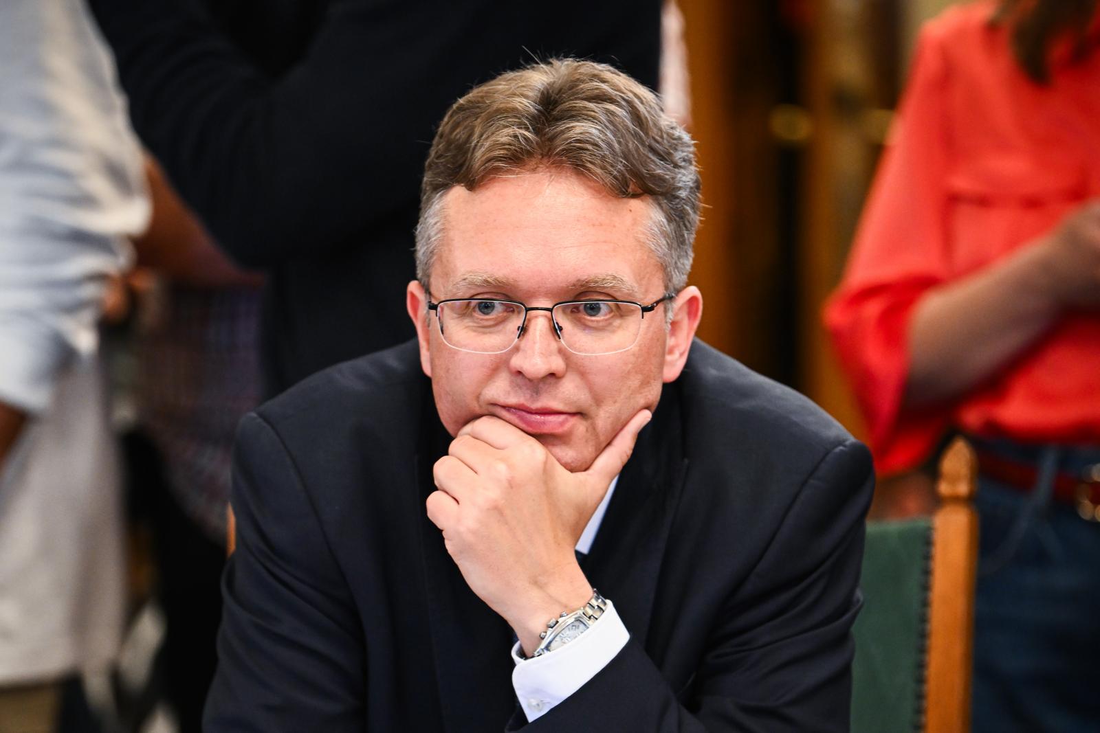 Hankó Balázs még a választások után is bőkezűen osztogatott közpénzt, azonnali vizsgálat indult