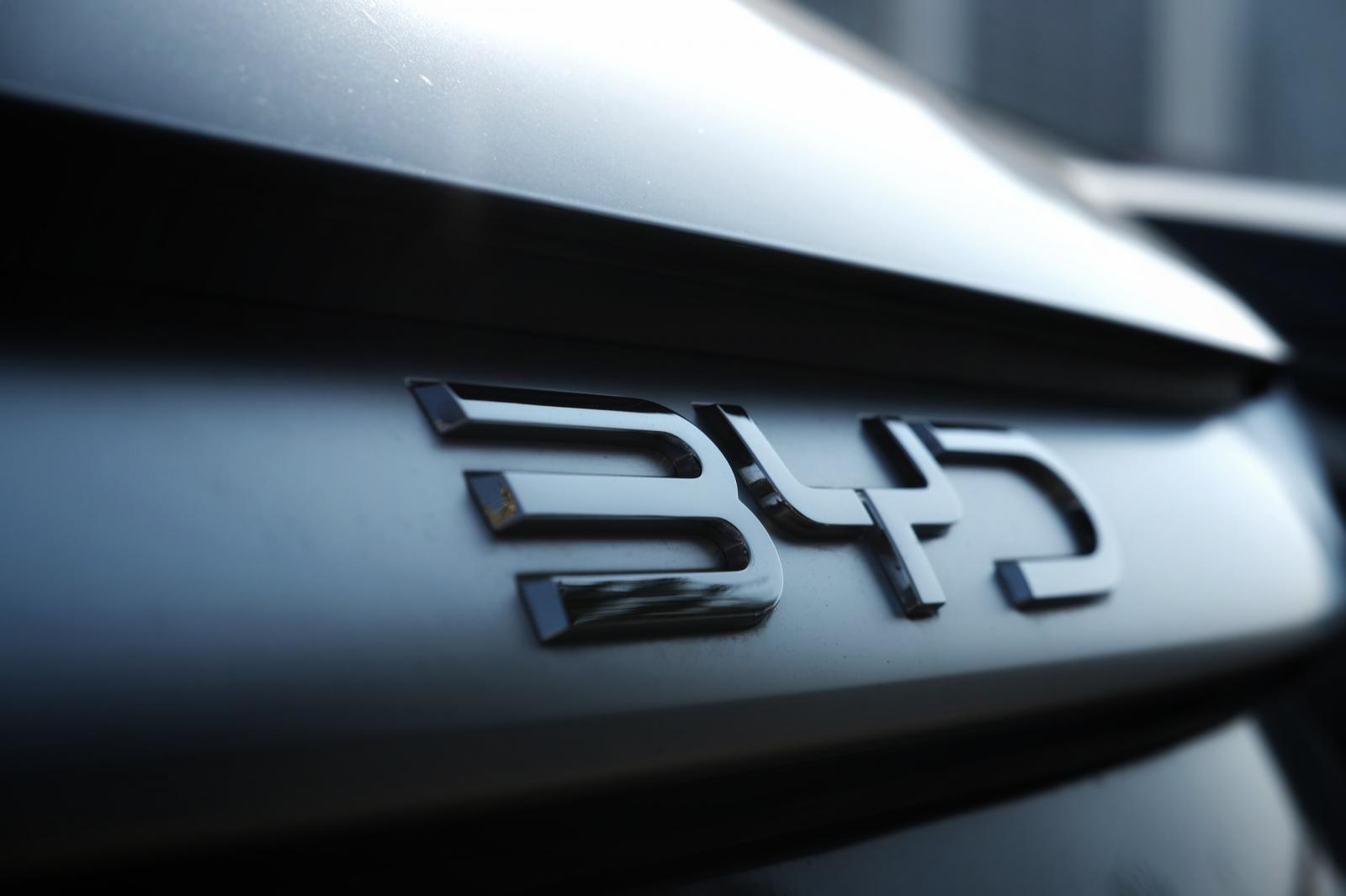 Cáfolja a BYD, hogy hatósági razzia lett volna a szegedi gyárának építkezésén