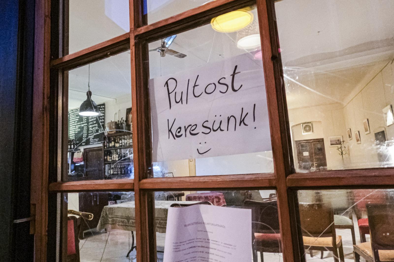 Kevesebben dolgoznak, de továbbra is feszes a magyar munkaerőpiac