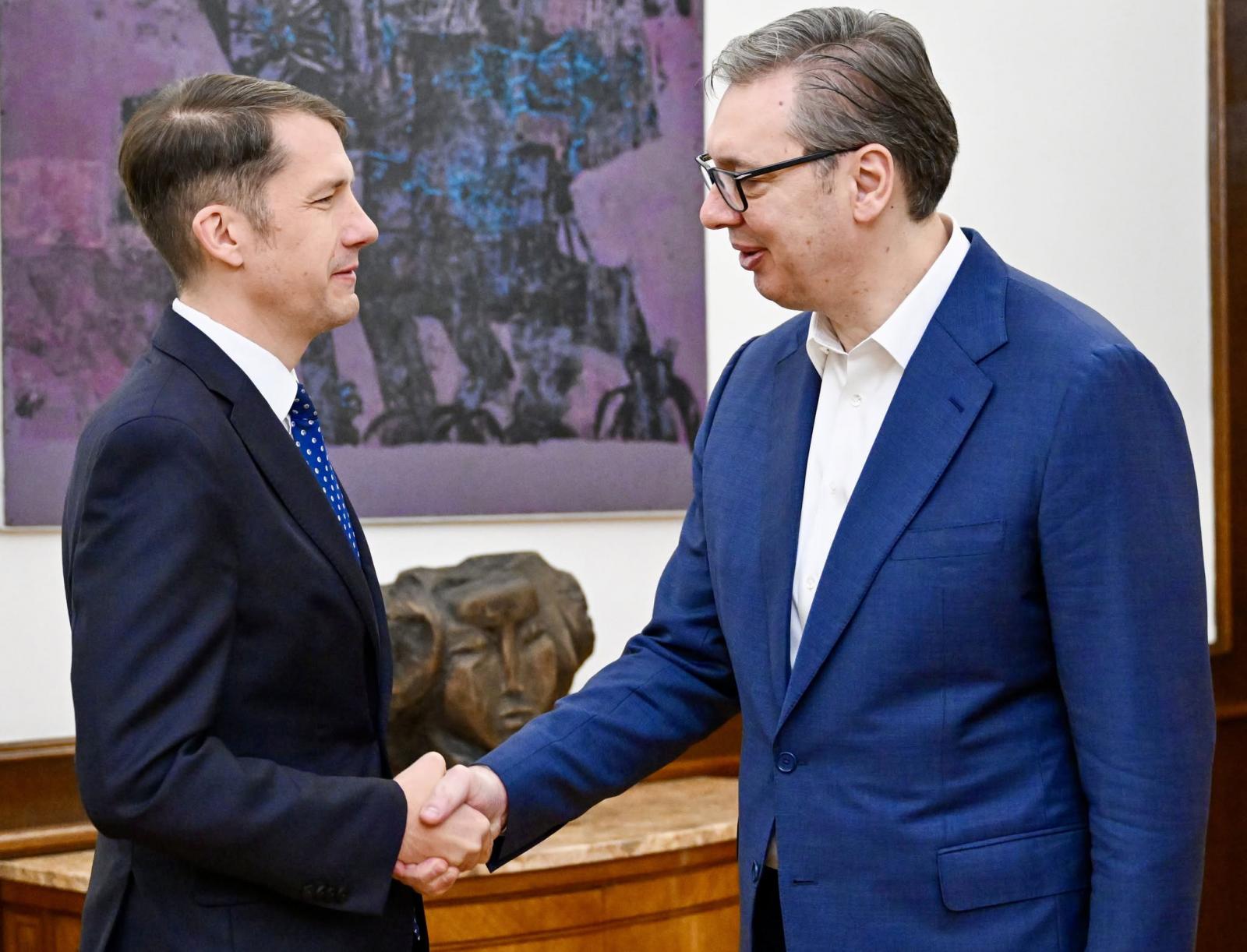 Pásztor Bálint VMSZ-elnök és Aleksandar Vučić. Könnyen meglehet, hogy az őszi választások után a VMSZ lesz a mérleg nyelve