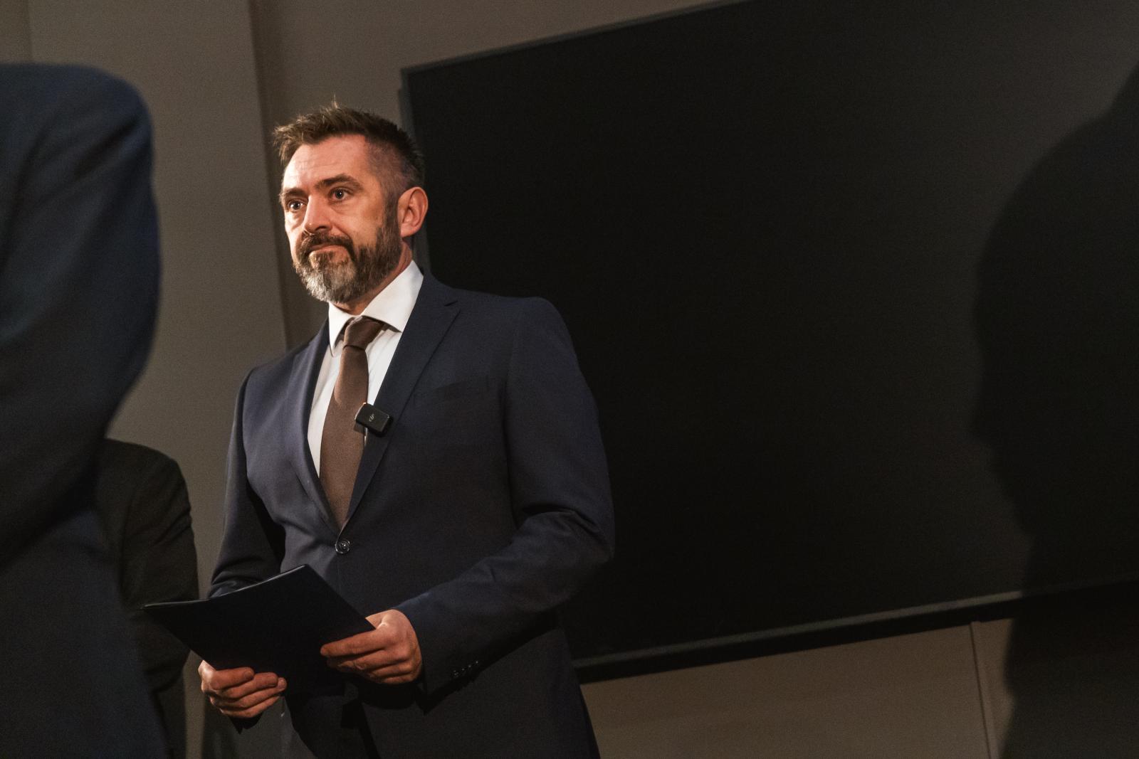 Azonnali hatállyal menesztették az Országos Széchényi Könyvtár, az Iparművészeti Múzeum és a Természettudományi Múzeum főigazgatóját is