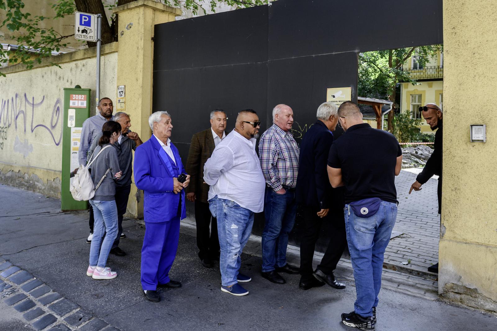 Van, ami már soha nem változik, maradt a Lungo Drom elnöke a bujkáló Farkas Flórián