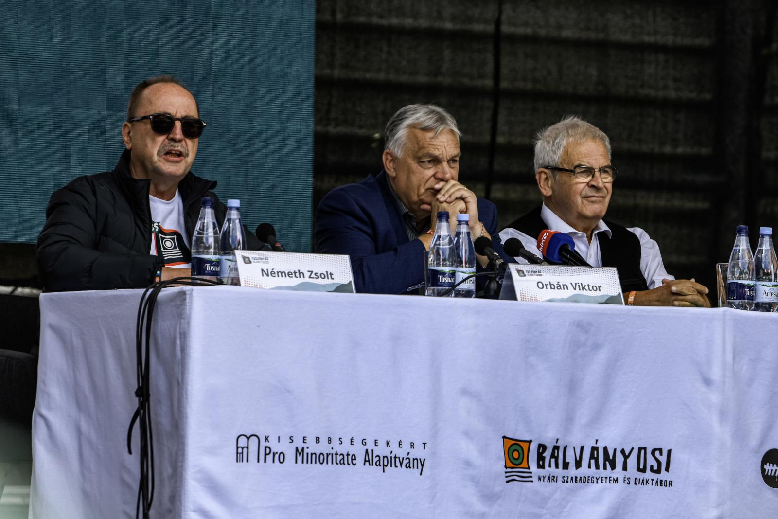 Jön a bukott vezér, felszólal újra – Percről percre Orbán Viktor 2026-os tusnádfürdői beszédéről