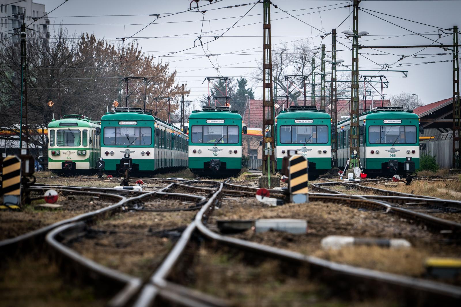 Döntött a parlament, uniós forrásból cserélik a HÉV-eket, 35 új InterCity-kocsit vásárolnak, jön az országos közlekedésszervező társaság