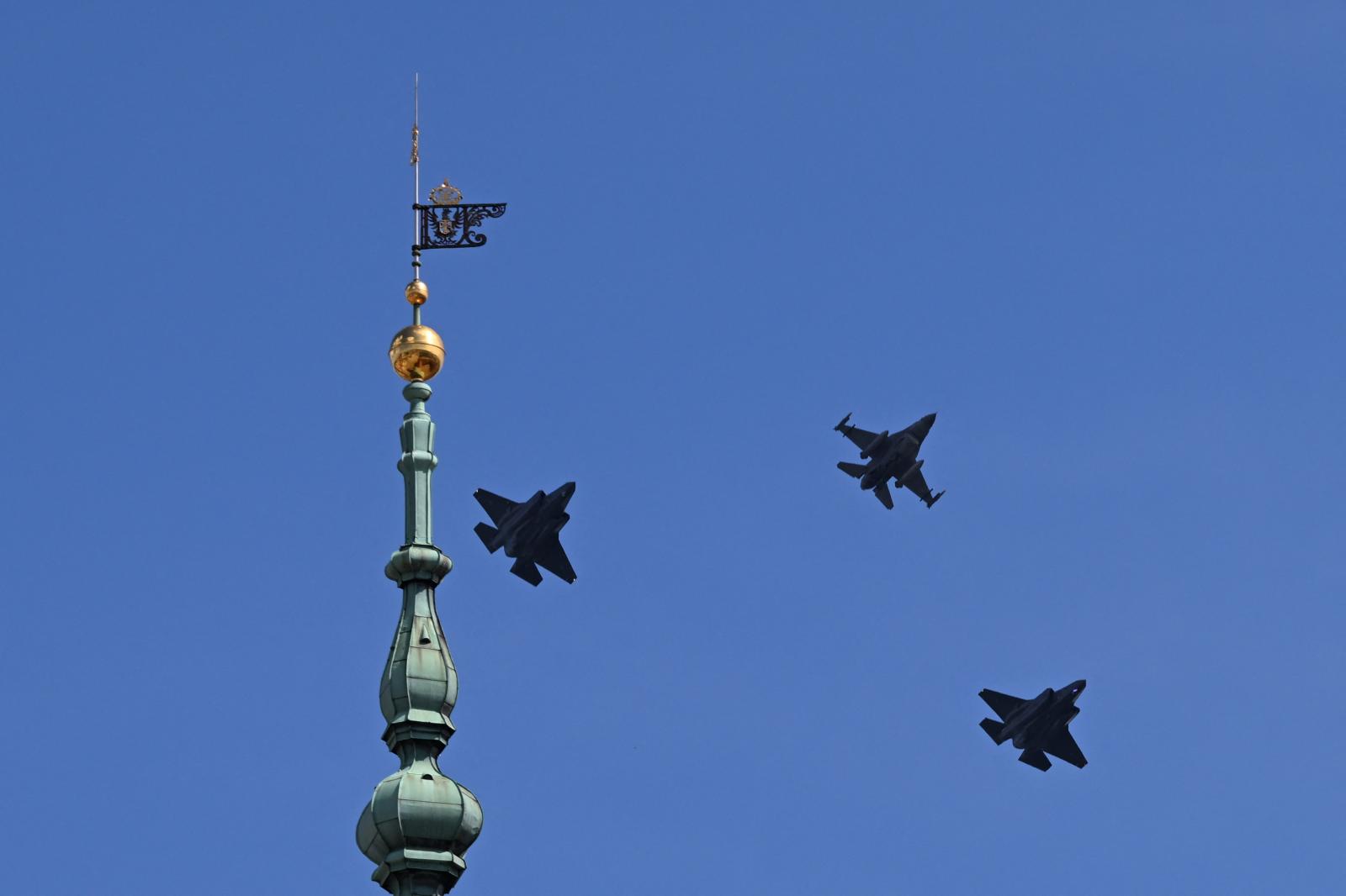 A NATO aktiválta légi és szárazföldi védelmi rendszereit az orosz légtérsértés miatt