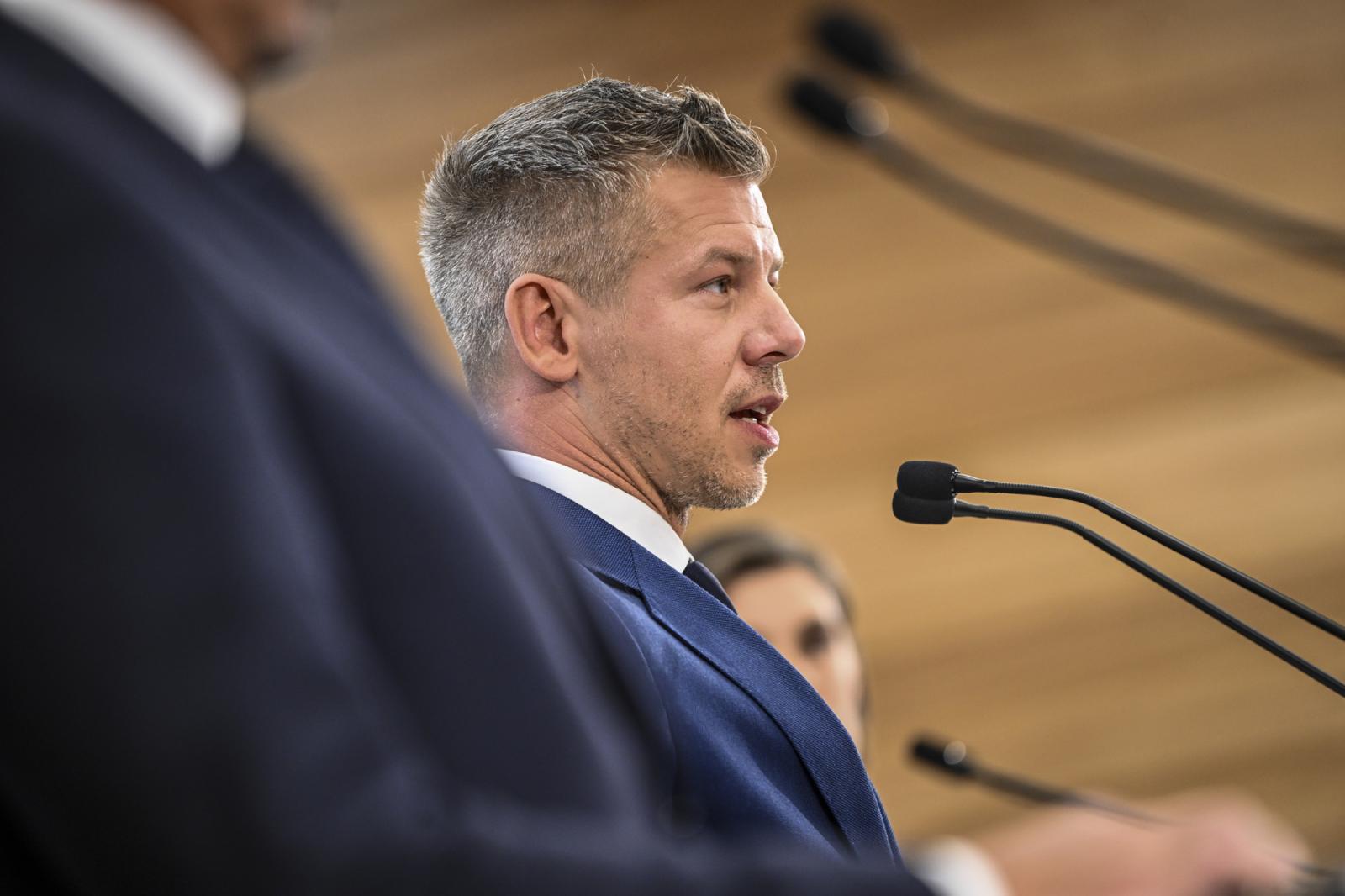 Amnesty International: Magyar Péter sem szólhat bele a közmédia személyi döntéseibe