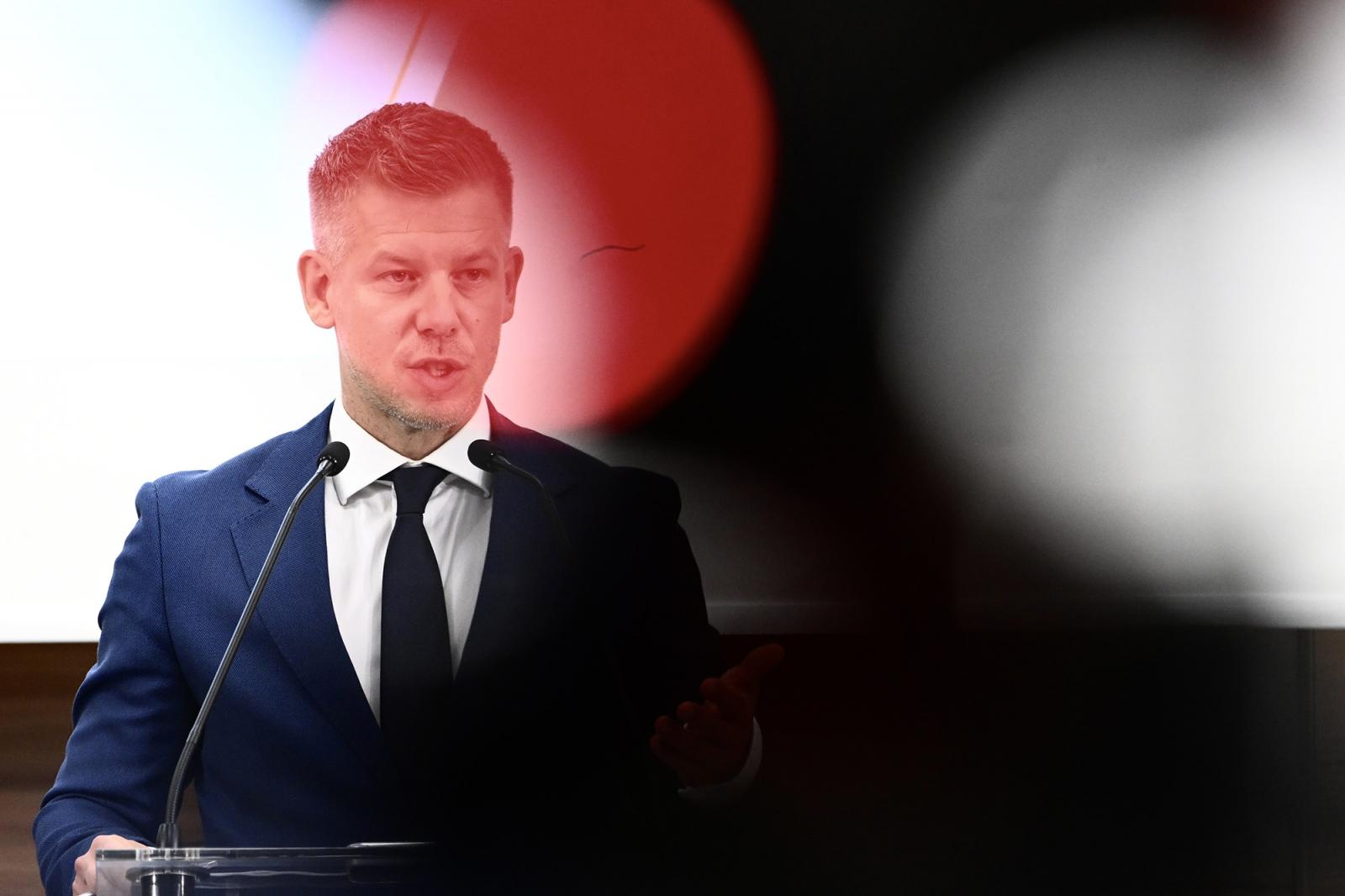 Magyar Péter: Átfogó energiafejlesztési tervet fogadott el a kormány