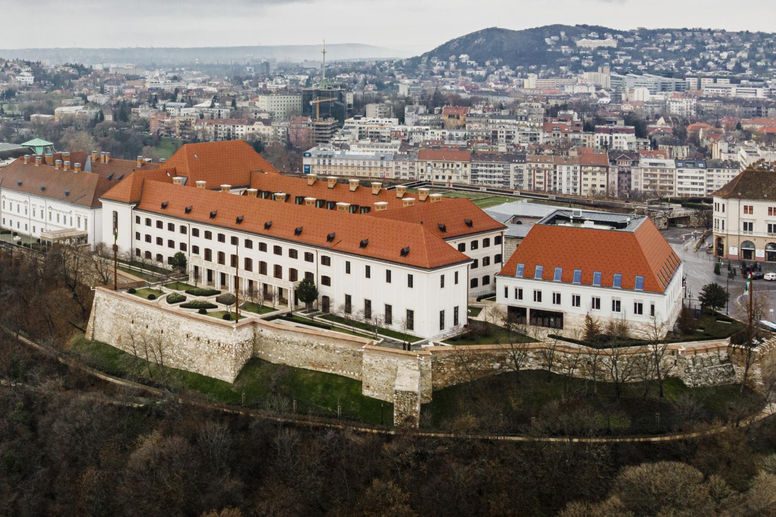 Takarékoskodni kell az árammal, hétfőig leállítják a díszkivilágítást a budai Várban