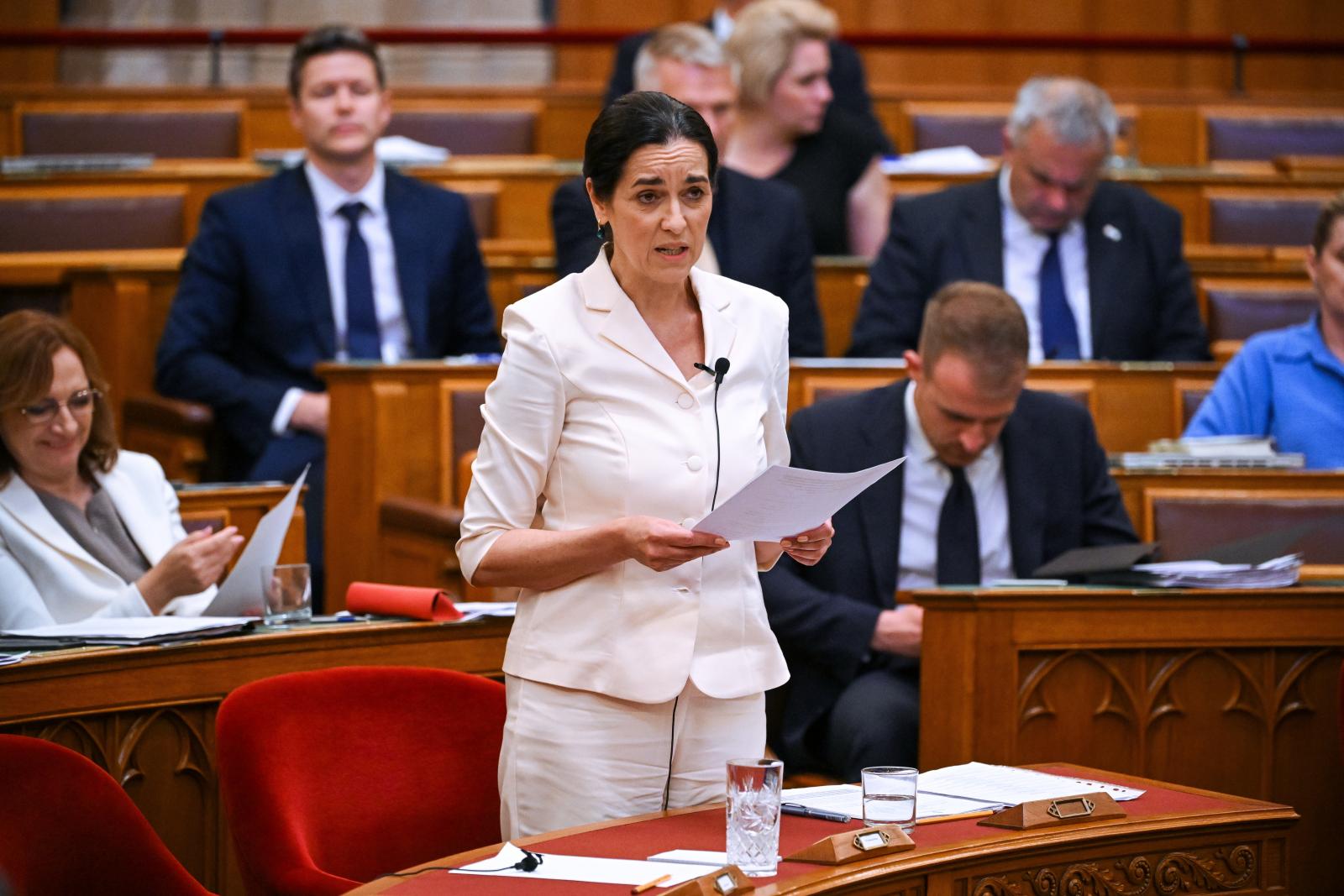 Orbán Anita felmentett a posztjáról egy sor nagykövetet