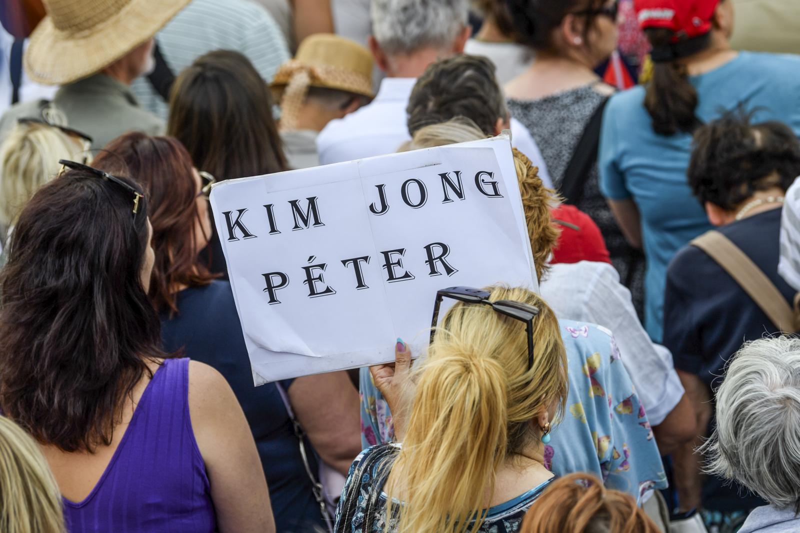 Rendszerváltás után hátradőlés: ha ez így megy tovább, az emberekben nem fog kialakulni az érzés, hogy itt tényleg demokrácia van