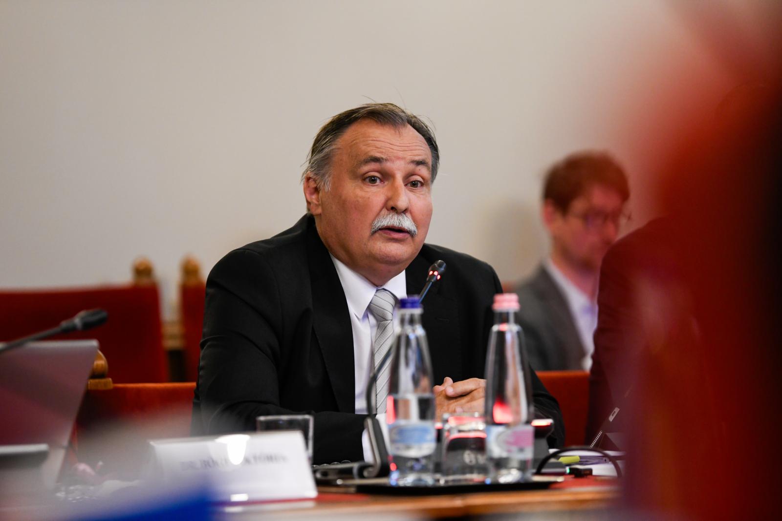 Gajdos László: Az egész országban biztosított az ivóvízellátás