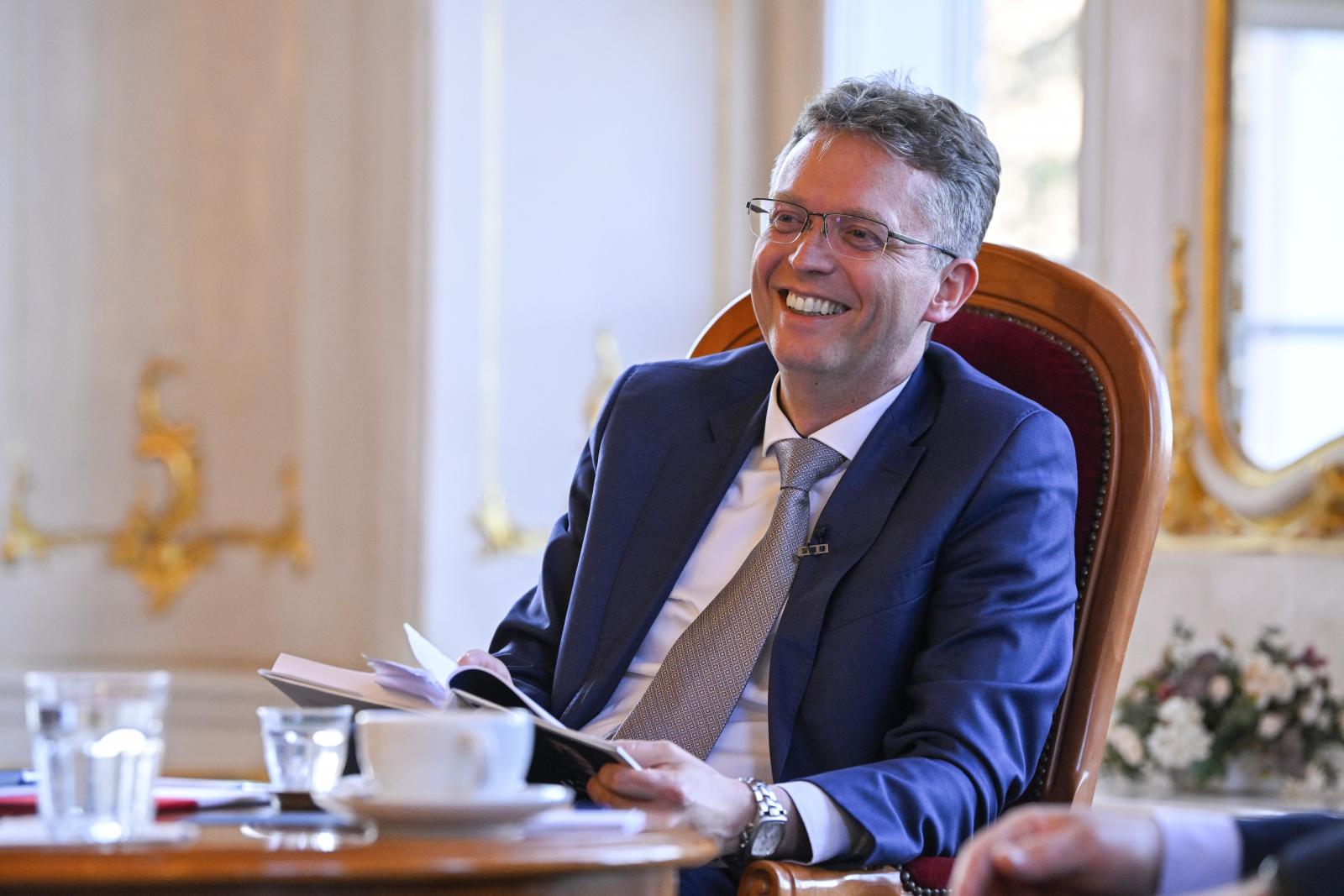 NKA-botrány: Molnár Áron öt újabb szervezet nevezett meg, a monori alpolgármester megpróbálta elszámolni az utat a fideszes békemenetre