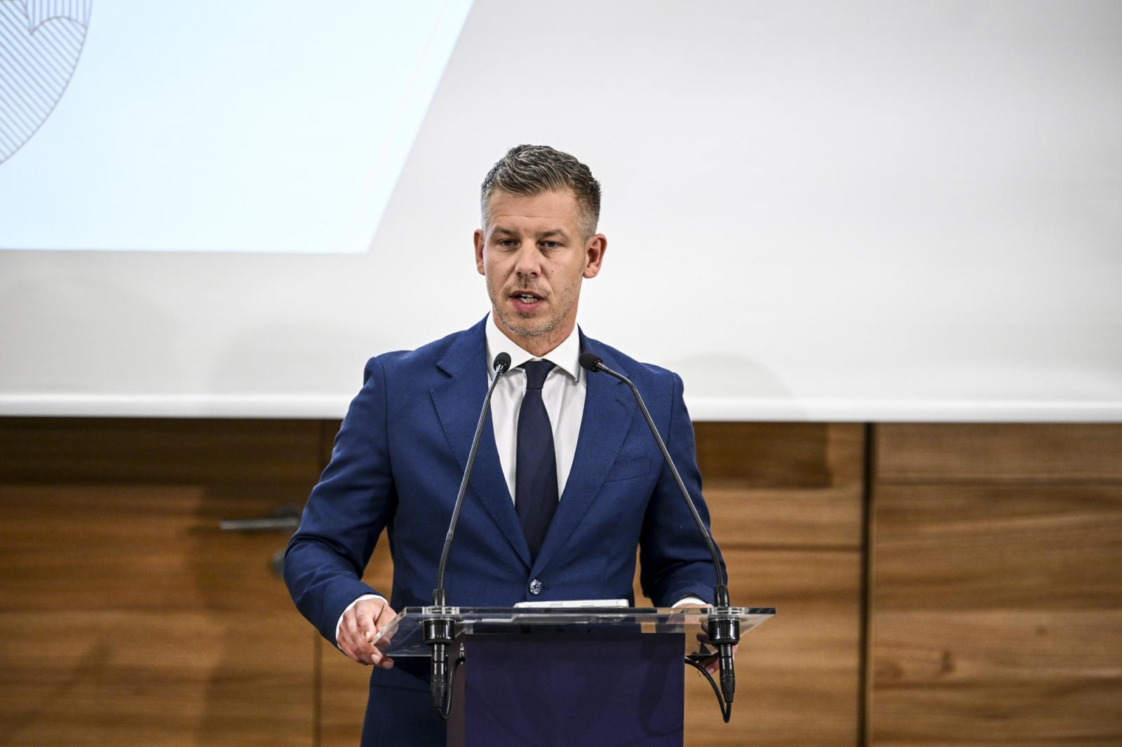 Magyar Péter: Csütörtökön még szükség lesz az önkéntes fogyasztáscsökkentésre