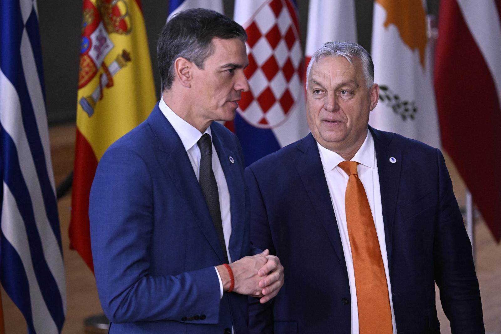 „A vörös Orbán újra lecsap” – nevezte el egy dán EP-képviselő Sánchez spanyol miniszterelnököt a volt magyar kormányfőről