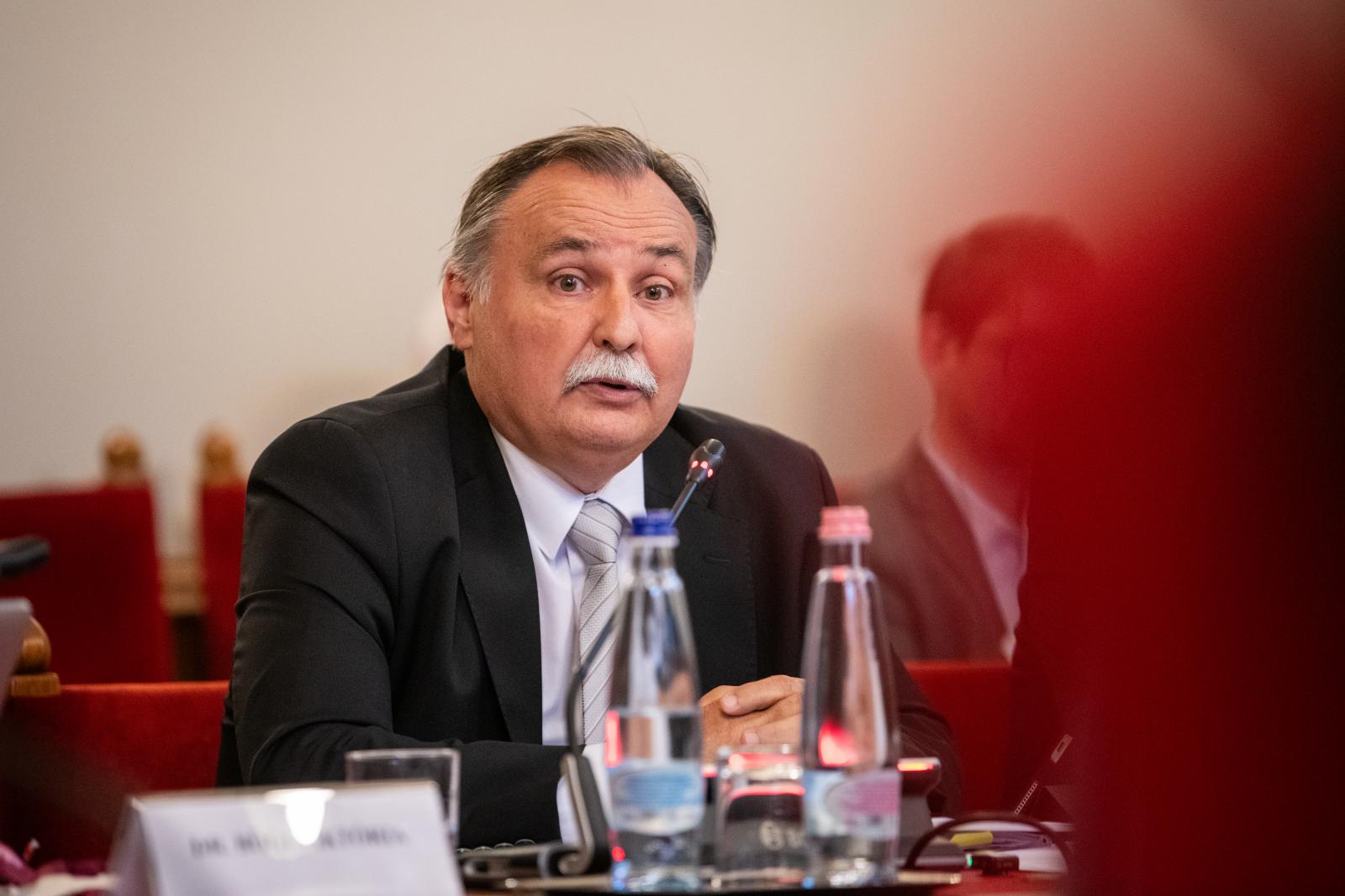 Cáfolta Gajdos László, hogy a vízügyi államtitkár szabadságra ment a krízishelyzetben