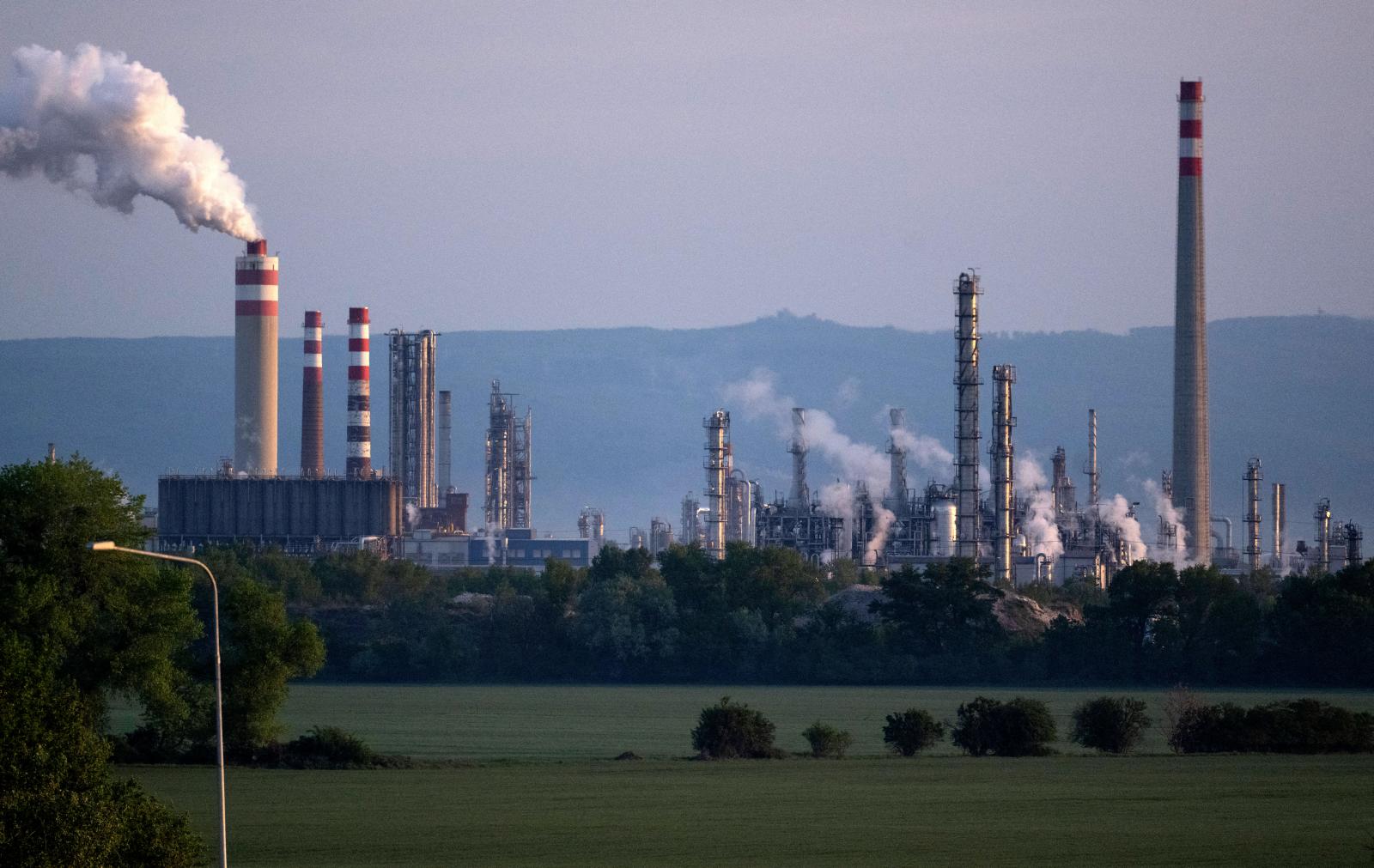 Tűz ütött ki a Slovnaft pozsonyi finomítójában