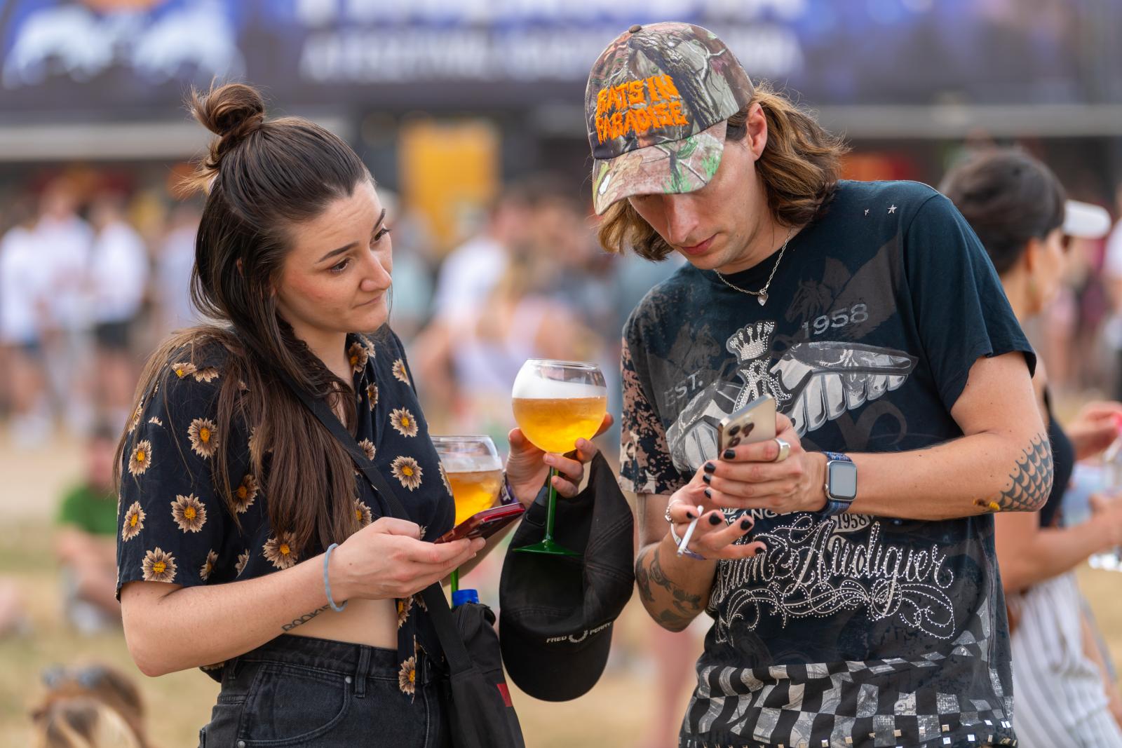 Megkezdődött a Sziget Fesztivál, inni bármit is inkább csak este 6 óra előtt éri meg