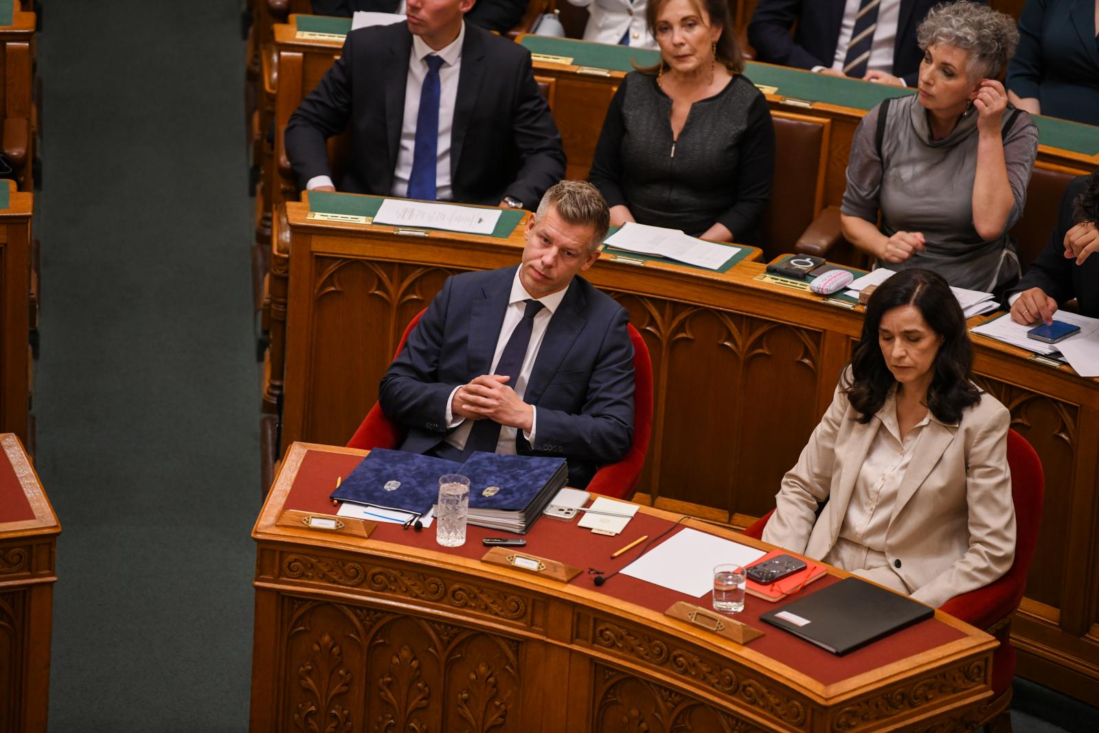 A Mi Hazánk, a KDNP és a Fidesz frakcióvezetői szerint az energiaválságot a magyar emberek oldották meg, nem a három hónapja működő kormány