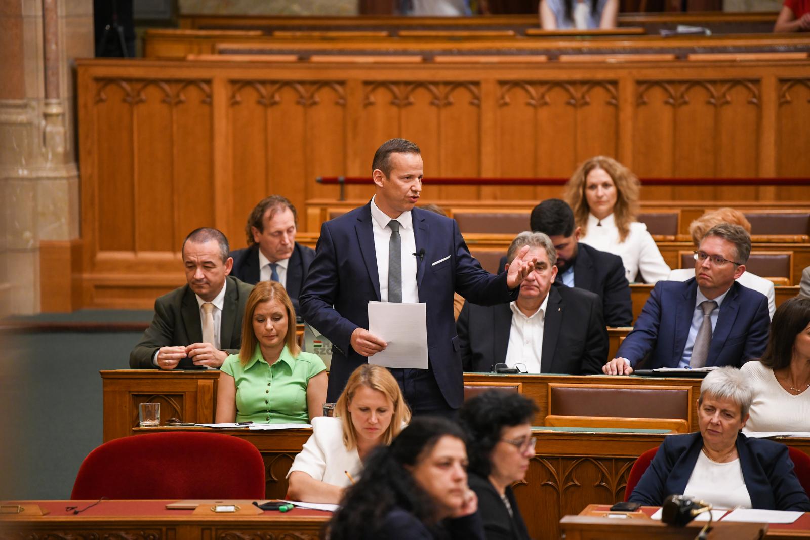 Toroczkai László az Országgyűlés rendkívüli ülésén augusztus 10-én