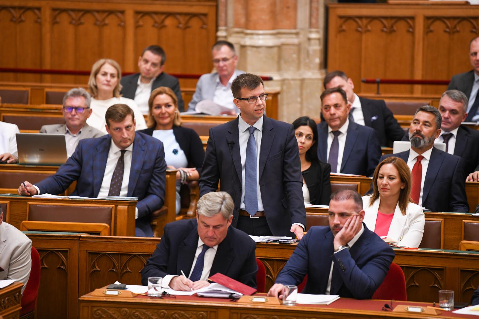 Bóka János az Országgyűlés rendkívüli ülésén augusztus 10-én