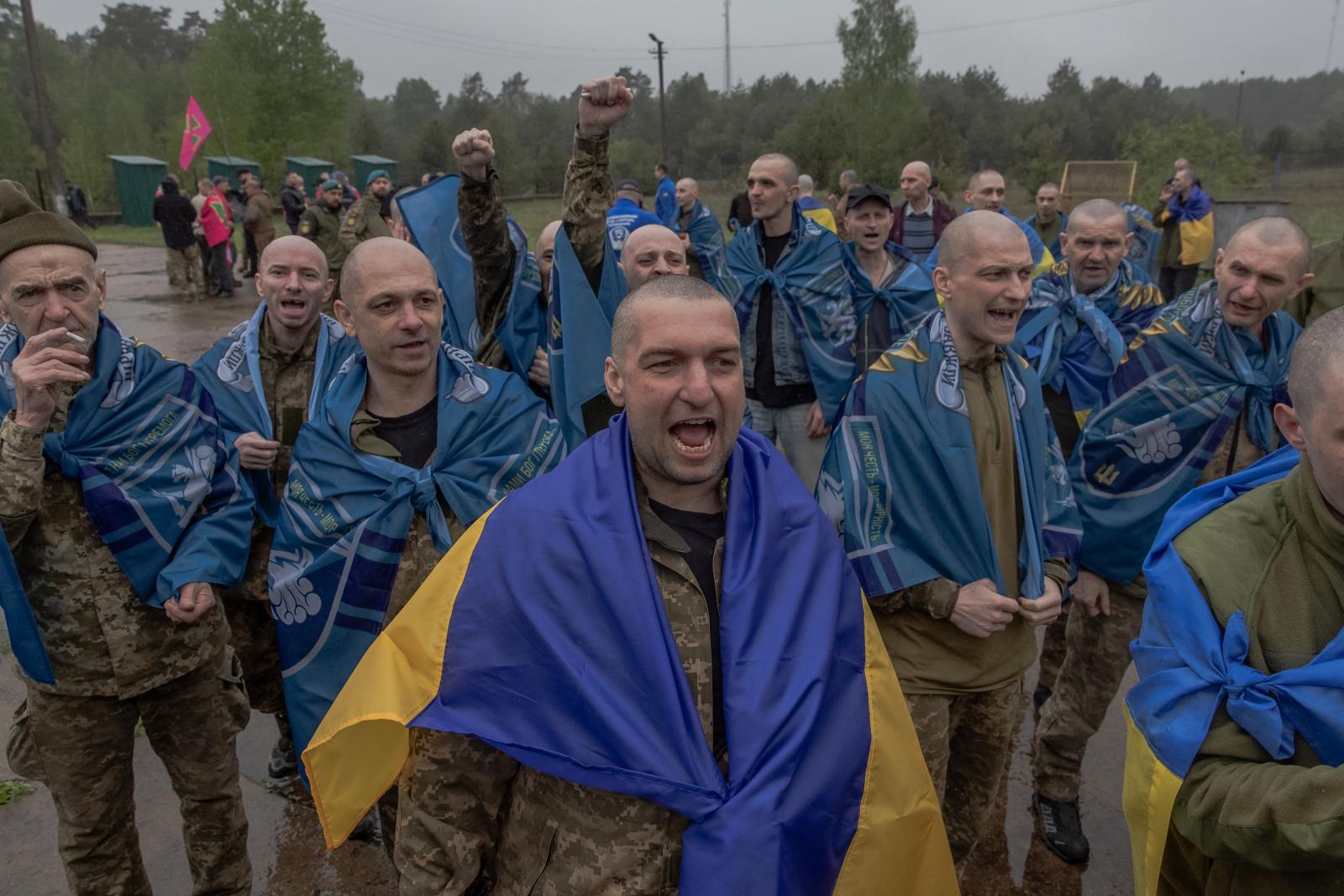 Rendszeresen kínozzák az oroszok az ukrán hadifoglyokat