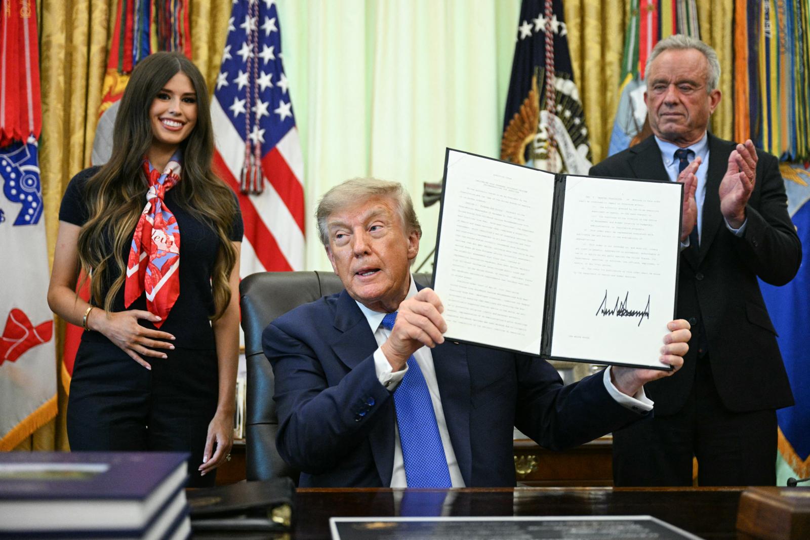 Donald Trump a gyermekeknek ajánlott oltások körét szűkítő rendeletet írt alá