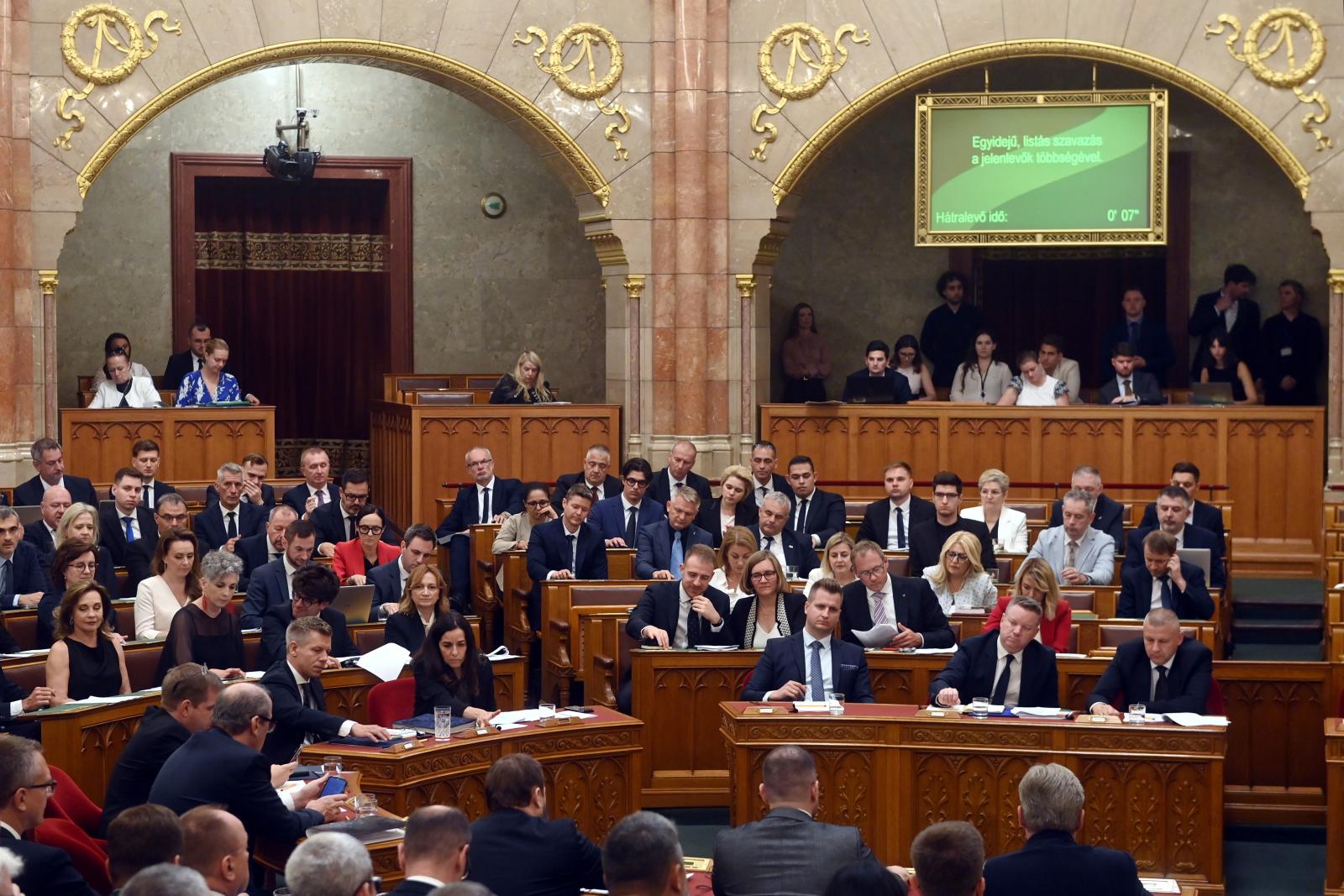 Elfogadták a köznevelési törvénymódosítást, de a Szülői Hang Közösség szerint a szülők szempontjait nem vették figyelembe