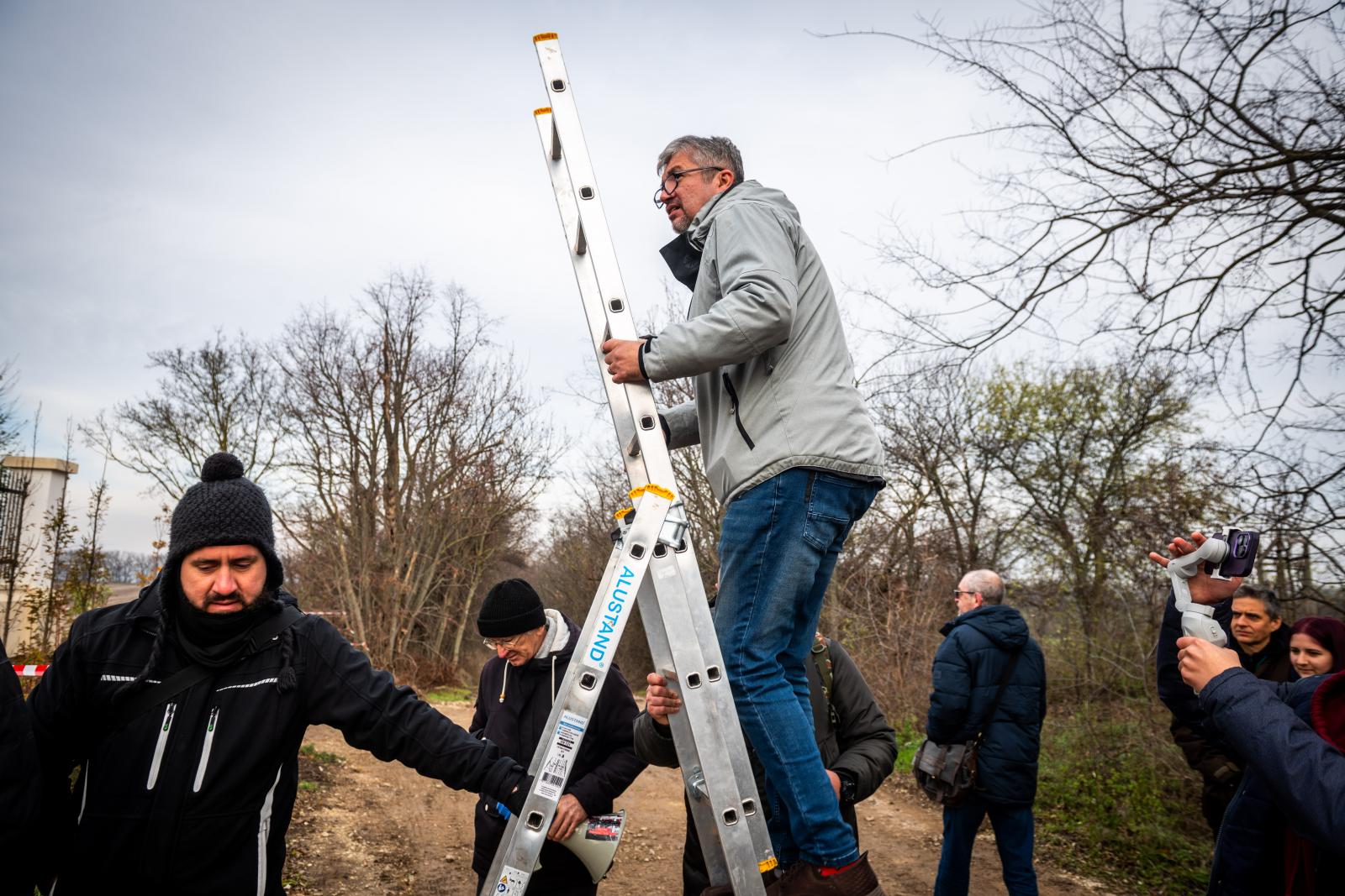 Hadházy Ákos: Egytől öt évig terjedő szabadságvesztéssel büntetendő, amit Orbánék Hatvanpusztán tettek