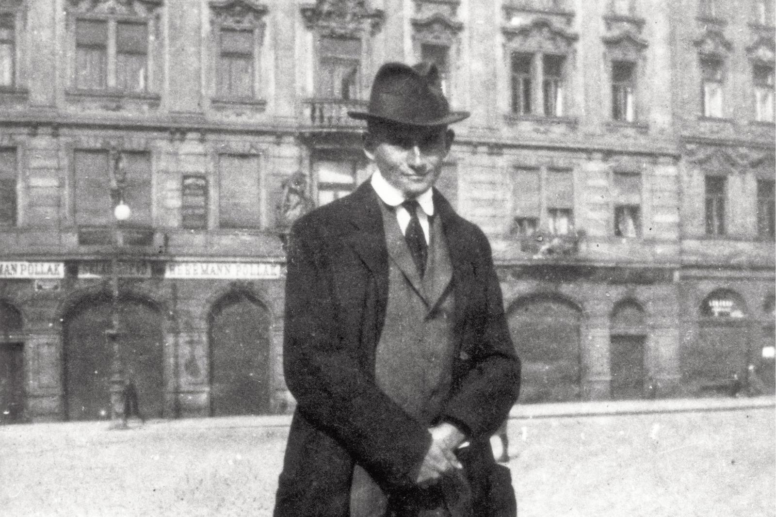 Megjelent A kastély új kommentált kiadása, valaki rájött, hogy Franz Kafka mintha az olvasás módszerét akarta volna megváltoztatni