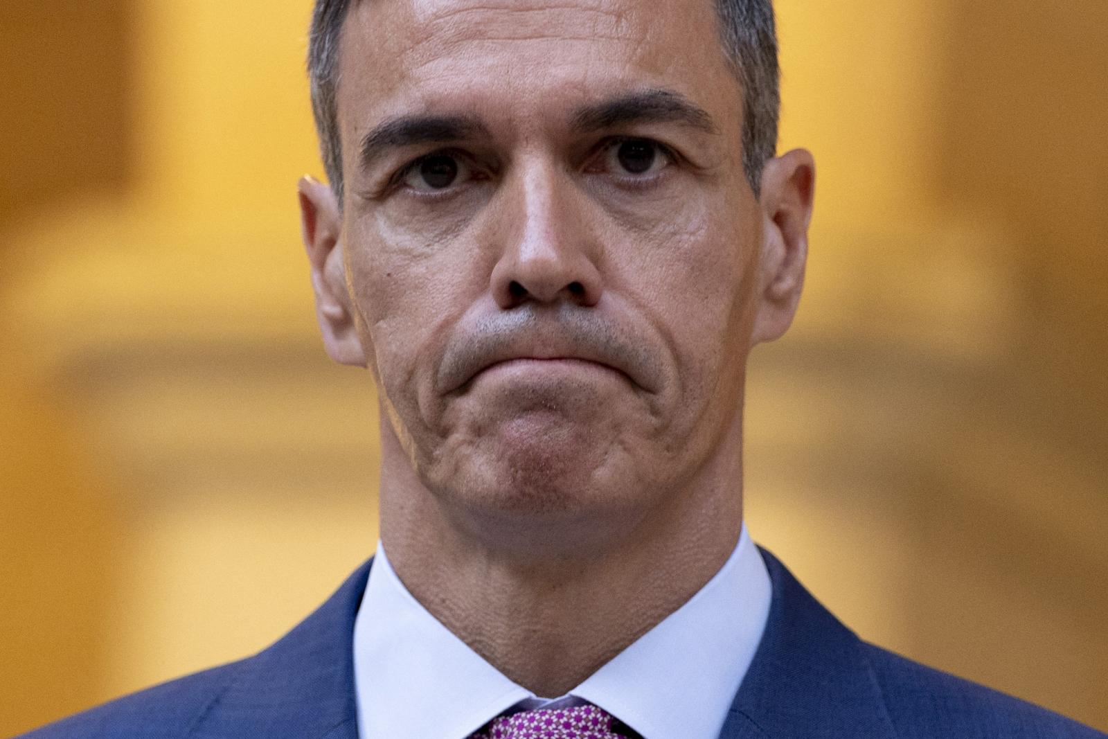 Pedro Sánchez kormánya egy régóta halmozódó problémára próbált saját választ adni egy nagyszabású regularizációs programmal.