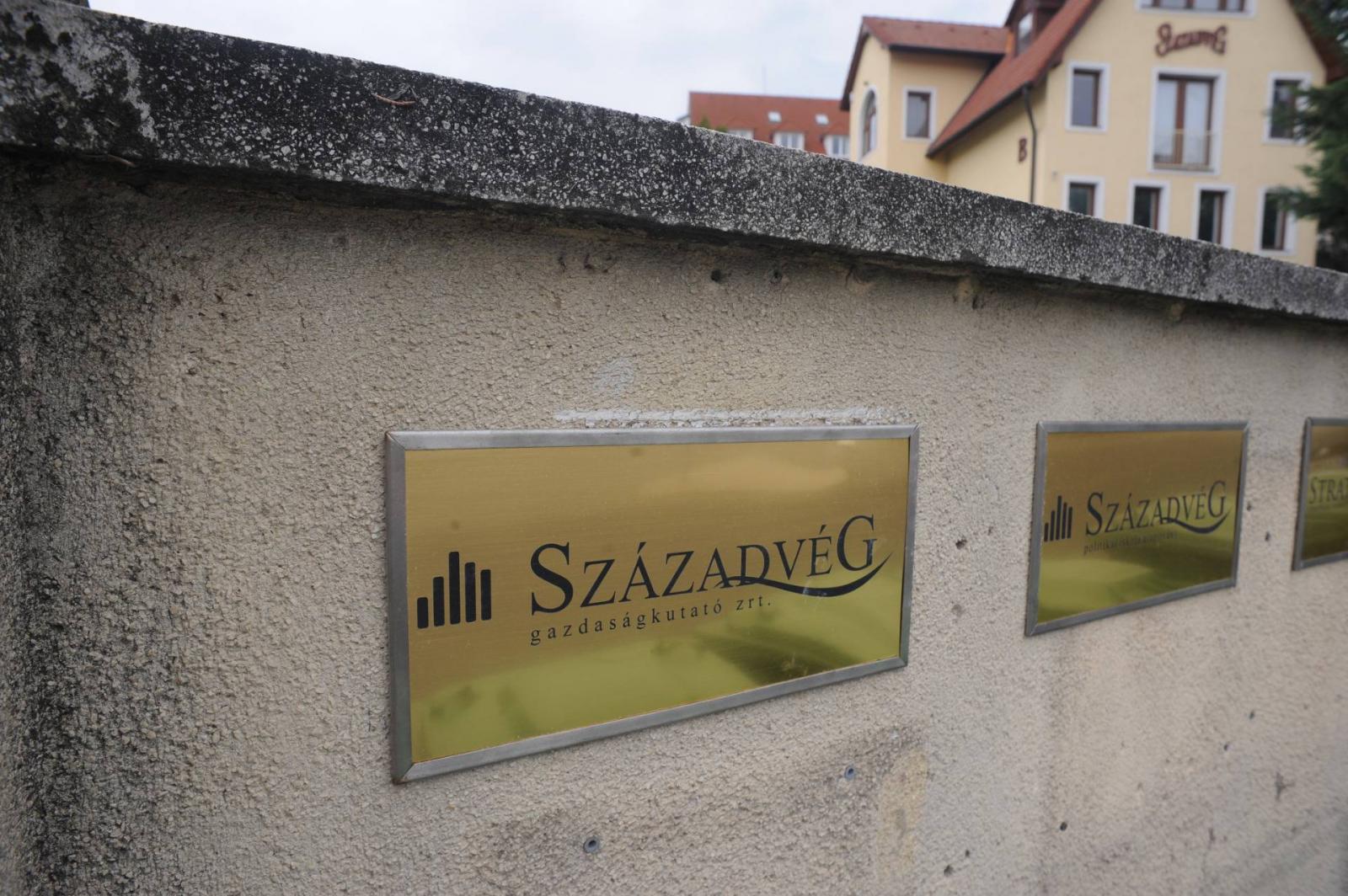Több mint 7,6 milliárdot fizetett ki a Századvégnek a választás előtt az Orbán-kormány