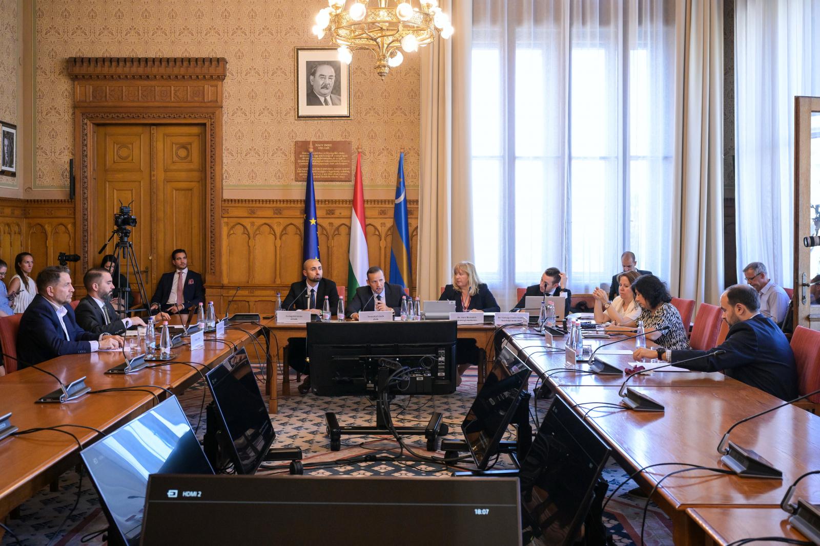 „Százezer oldal is lesz ebből” – Orbánt és Gyurcsányt is behívná a végrehajtásokat vizsgáló Toroczkai-féle parlamenti bizottság