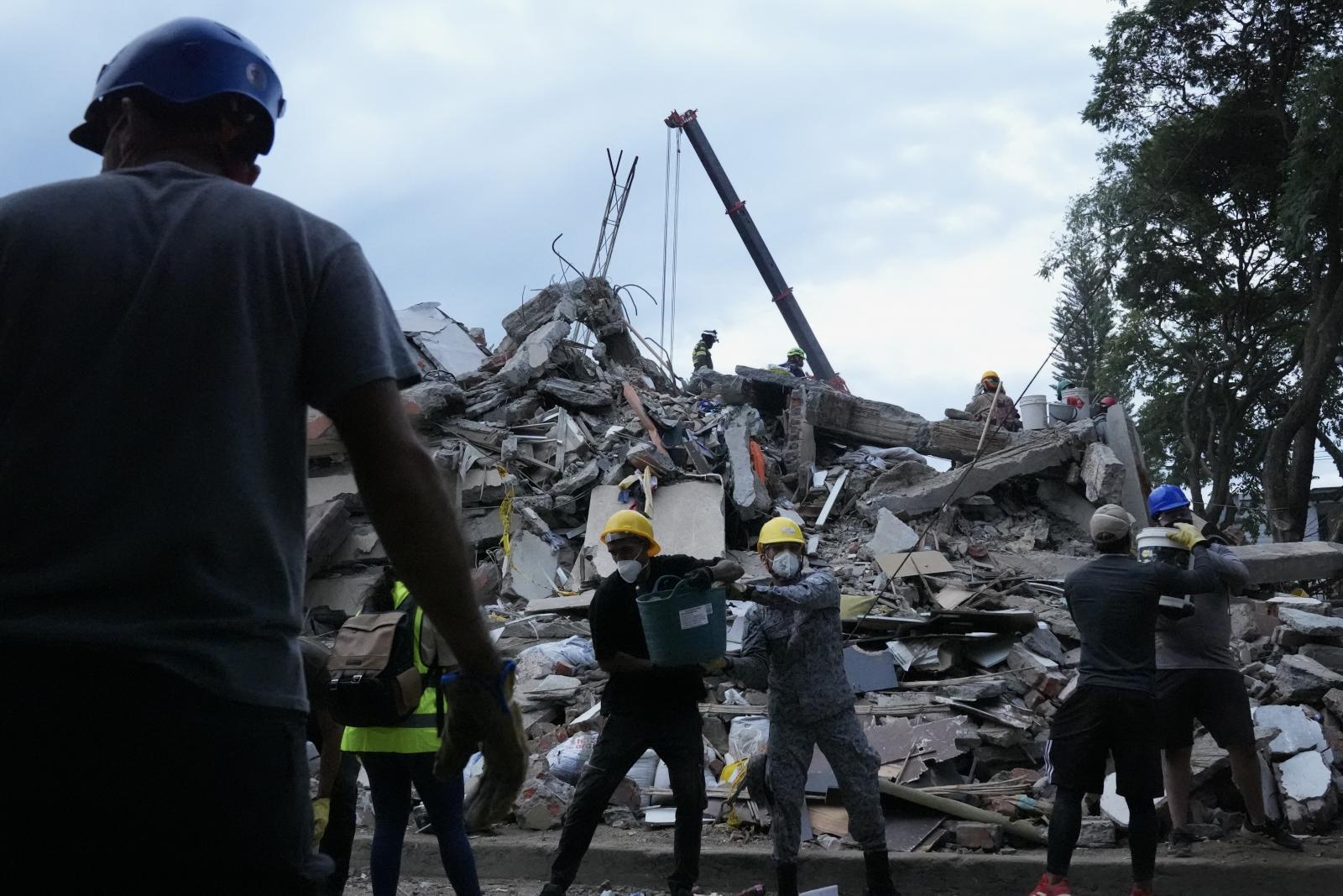 Már meghaladta a 260-at a kolumbiai földrengés halálos áldozatainak száma, az országban háromnapos nemzeti gyászt hirdettek