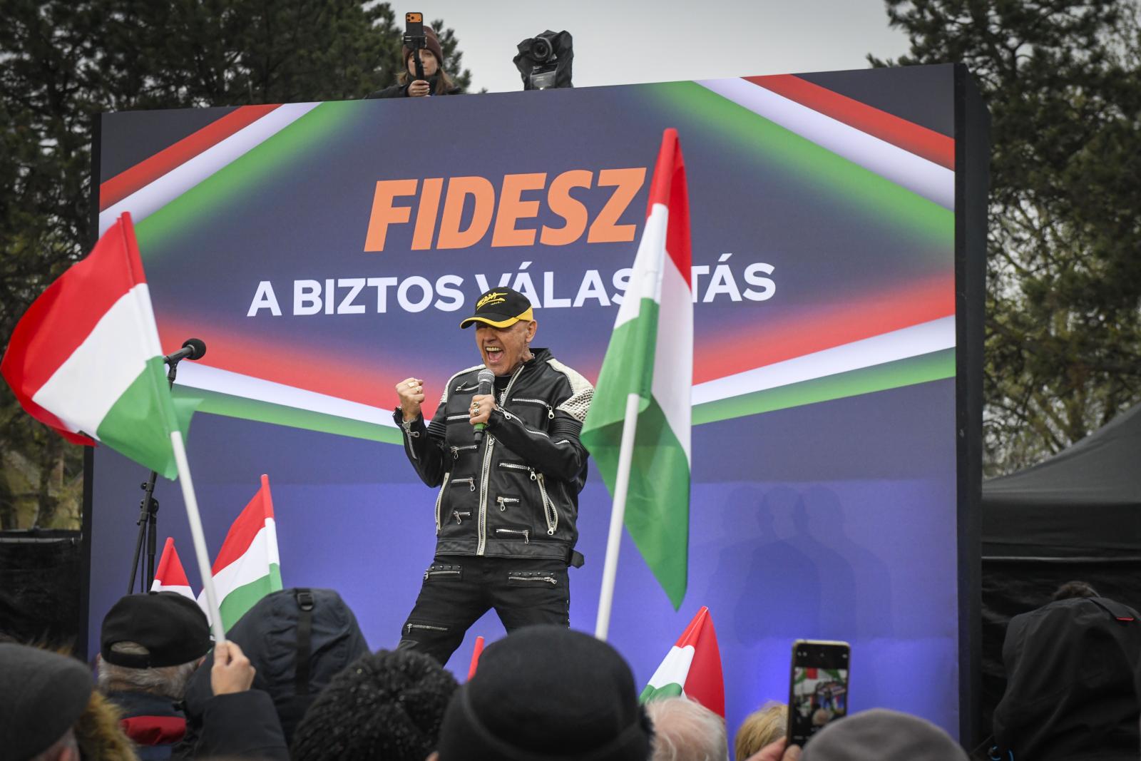 „Soha többet, gyerekek” – Pénz nincs, csak a szégyen, inkább eltűntek a nyilvánosság elől a fideszes zenészek