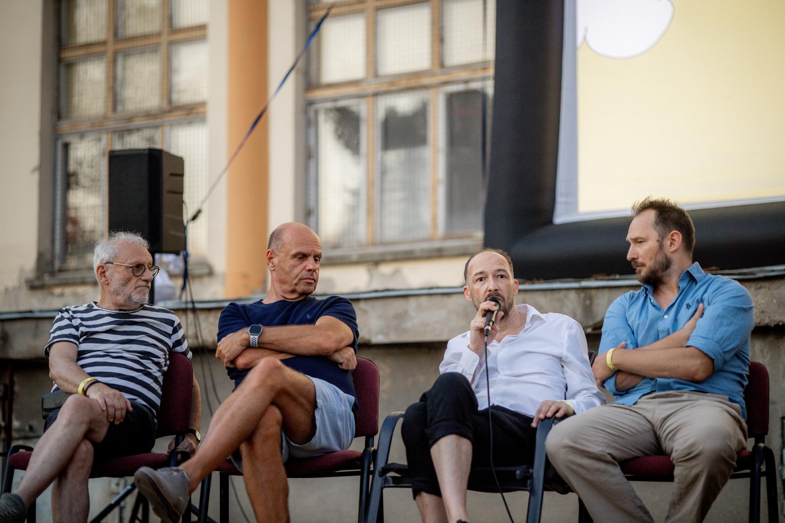 Szabó Gábor operatőr, Ferenczy Gábor producer, a valódi sorozatgyilkost (a filmben Bognár Pált) játszó Hajduk Károly, és a helyette ártatlanul elítélt férfit (a filmben Réti Ákost) alakító Jászberényi Gábor a pódiumbeszélgetésen