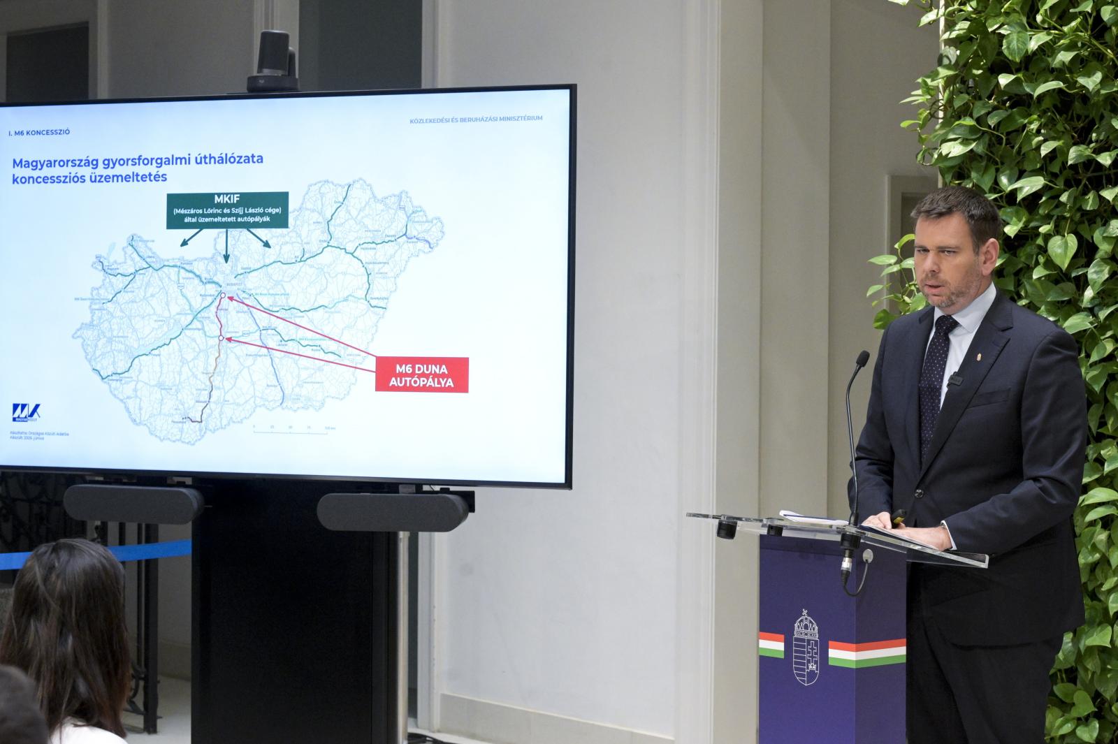 Döntött a Tisza-kormány, nem kapja meg az M6-os koncesszióját Mészáros Lőrinc, Paks 2 terveit inkább felülvizsgálnák