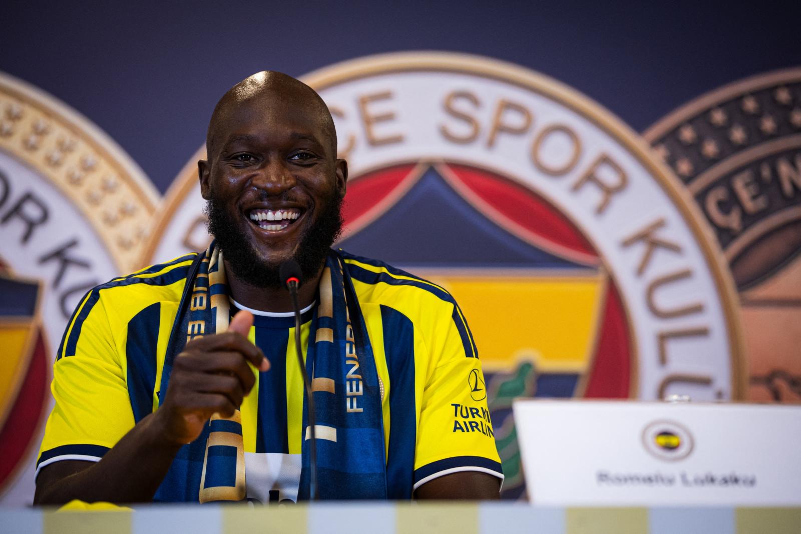 Romelu Lukaku a Fenerbahçe sajtótájékoztatóján új szerződésének aláírásakor, Isztambulban, 2026. augusztus 14-én
