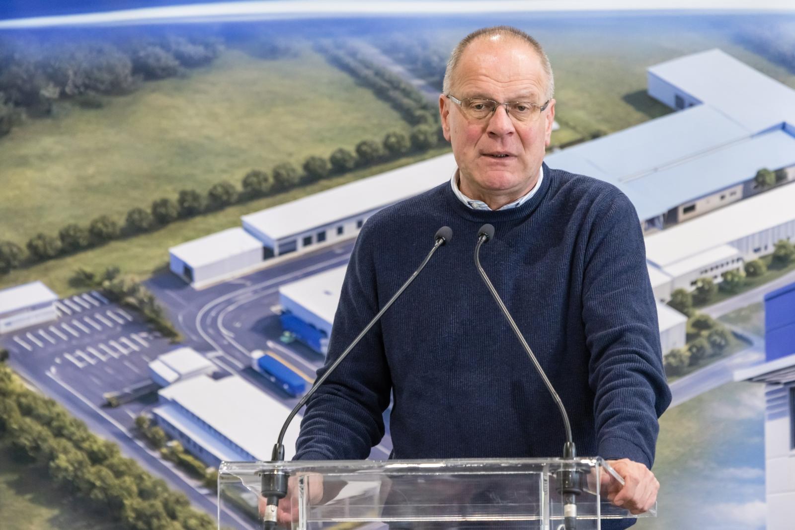 „Navracsics Tibor lépése a Fidesz szakadásának a jele”