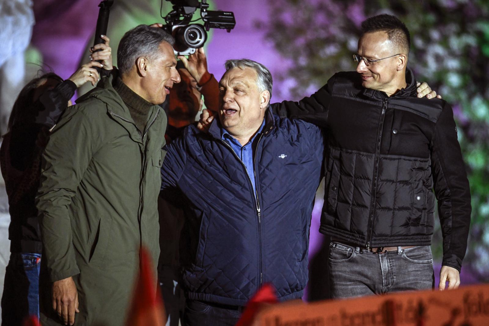 Lázár, Orbán és Szijjártó. A Tisza örökre kiszorítaná őket a parlamentből