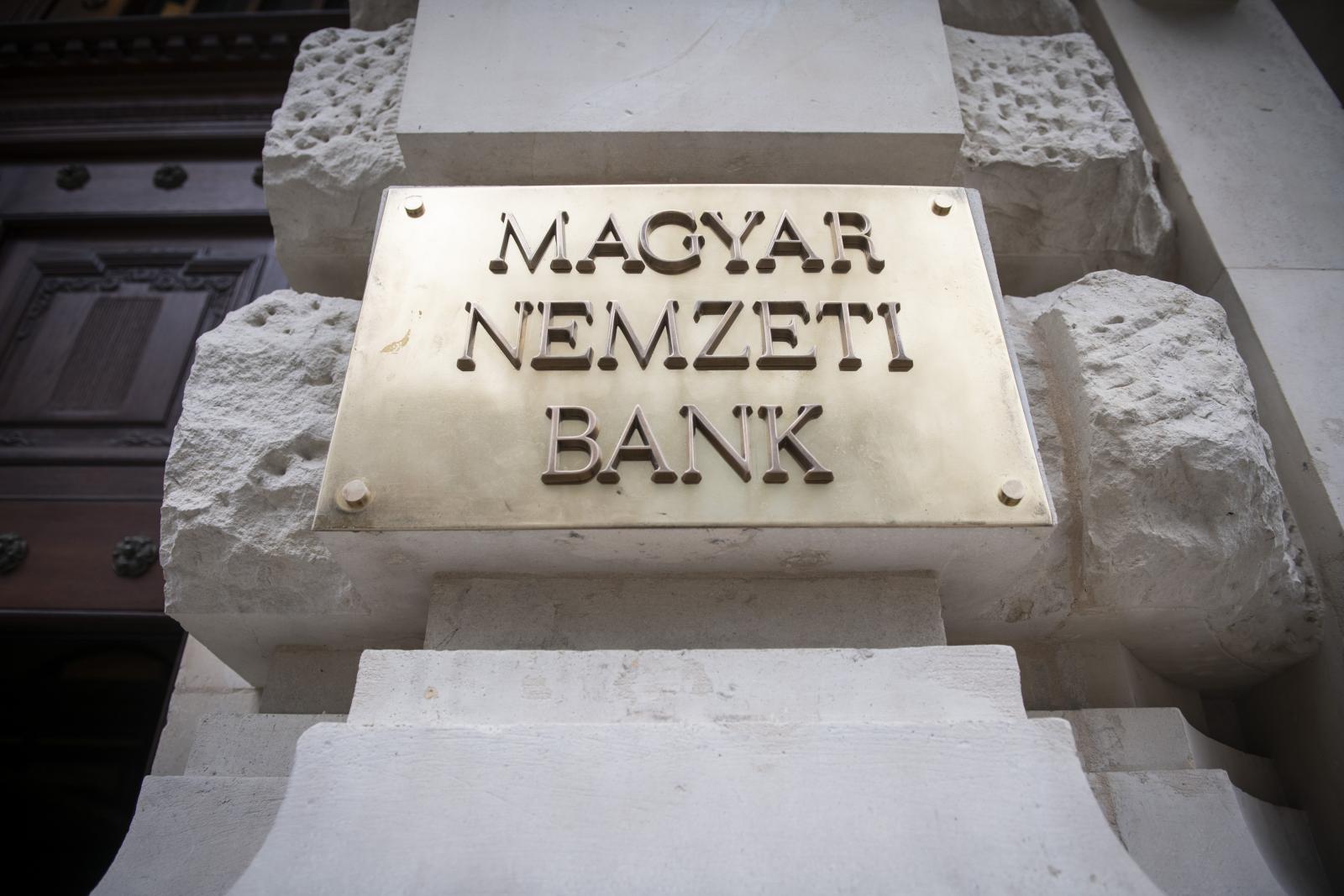 A NAIH-hoz fordult a Transparency International, miután nem adta ki az általa kért szerződések adatait az MNB