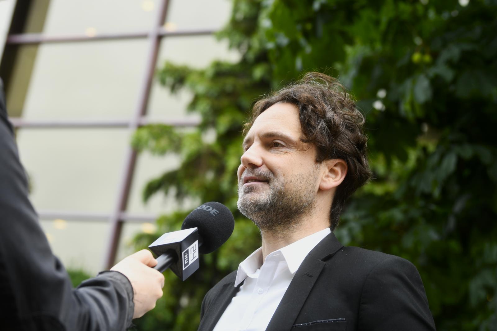 Újabb szintet lépett a kézfogási botrány: Havasi Bertalan szerint Kőszegi Krisztián volt neveletlen Kövér Lászlóval