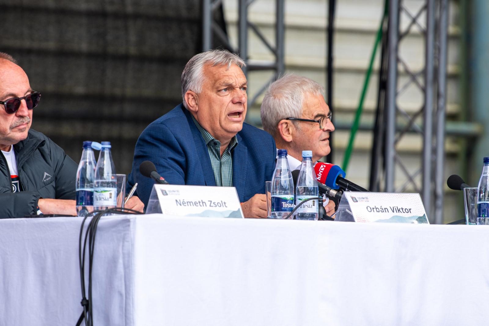 Videóra vették a félmeztelenül jachtozó Orbán Viktort