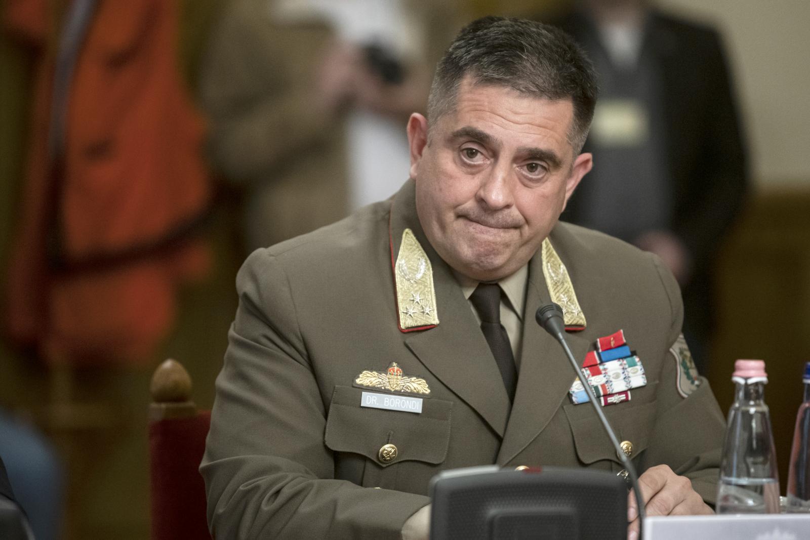 Szentendrén bérelt házat Böröndi Gábornak a HM, miközben üresen állt Ruszin-Szendi Romulusz szolgálati villája